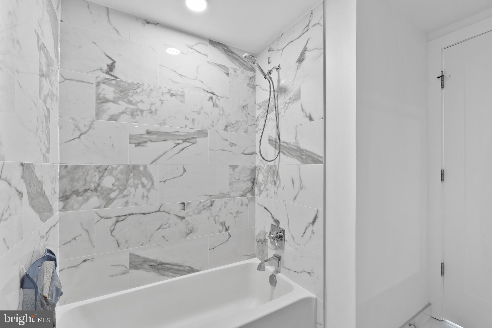 ARLINGTON - Residential Lease