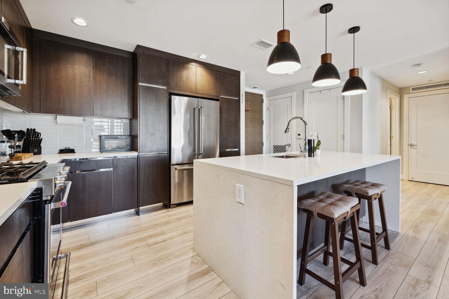 PIKE AND ROSE - Residential