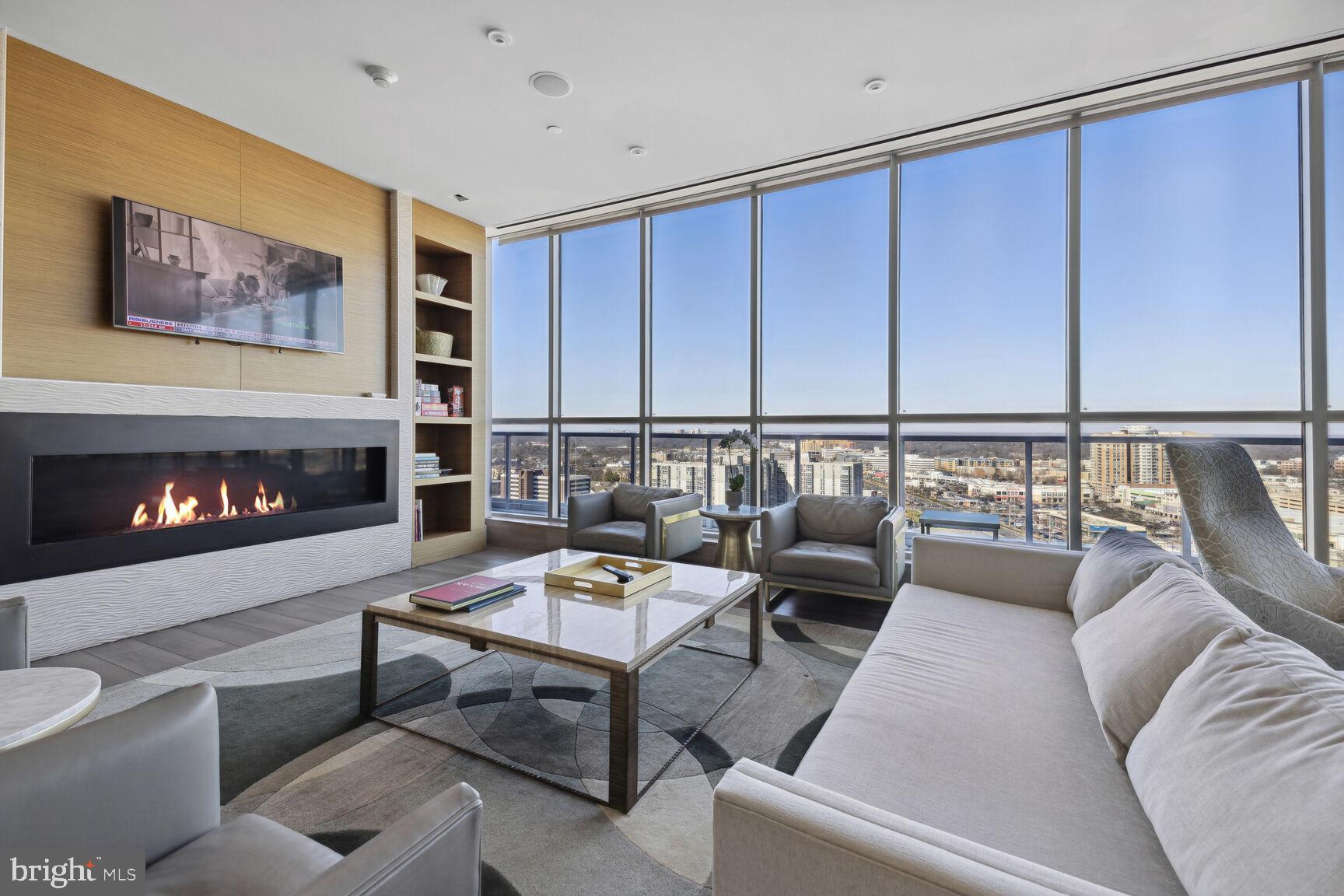 PIKE AND ROSE - Residential