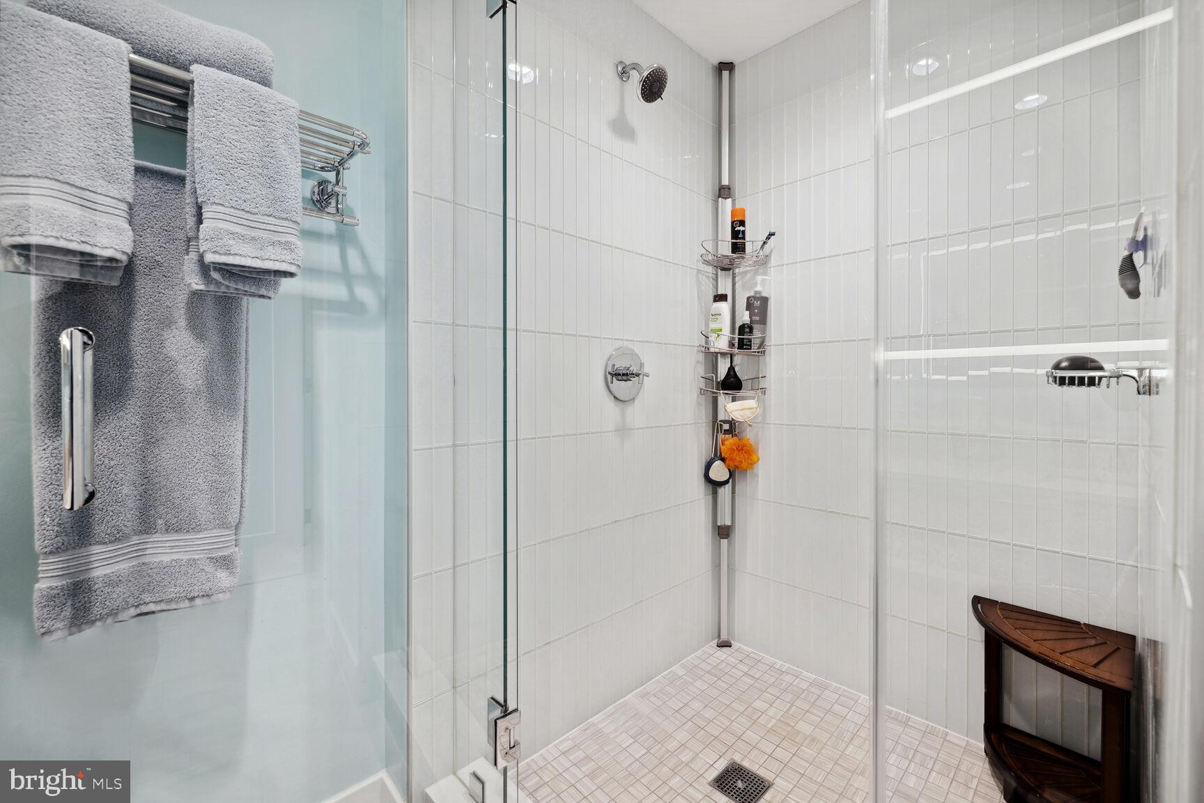 PIKE AND ROSE - Residential