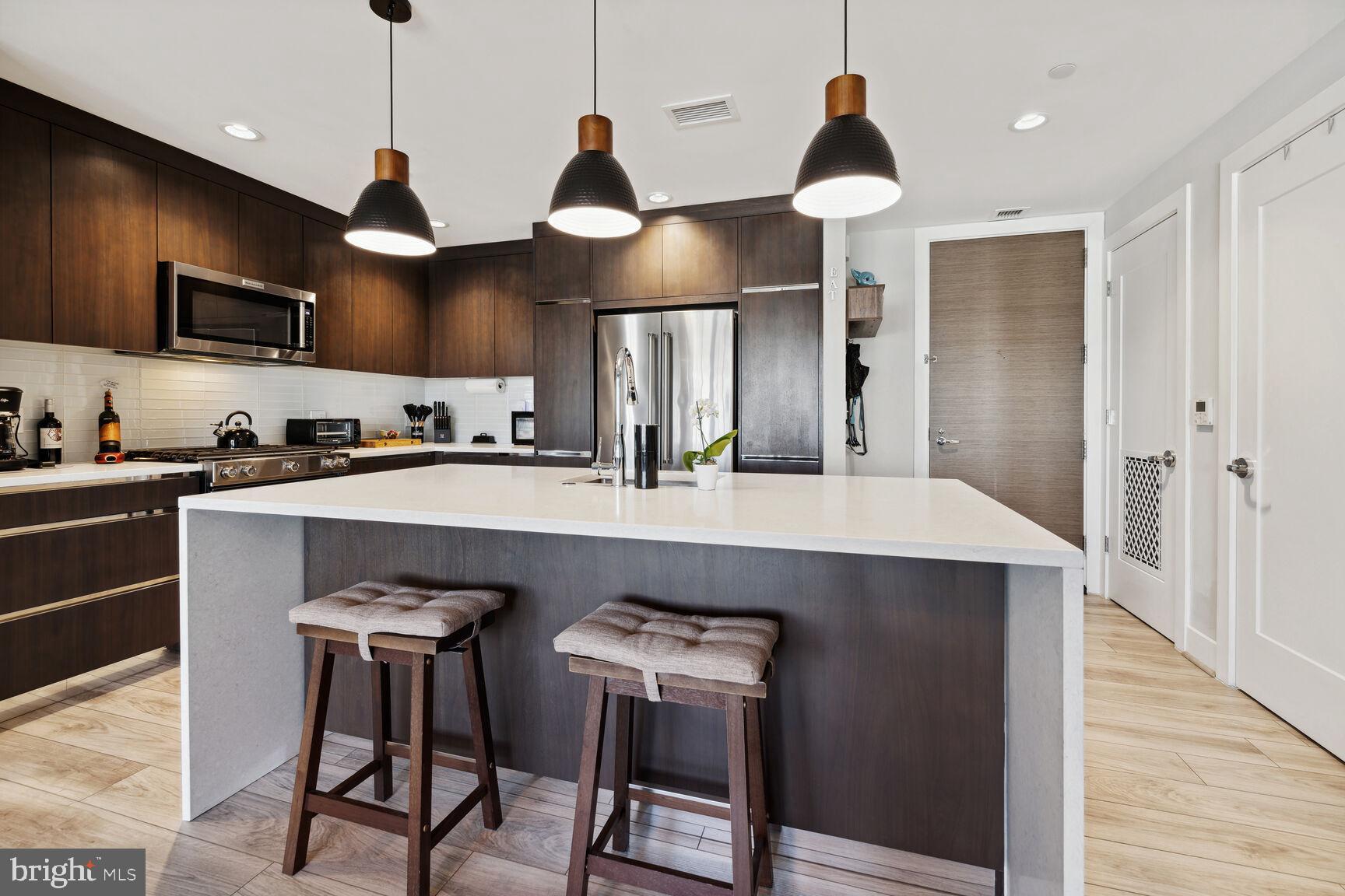 PIKE AND ROSE - Residential