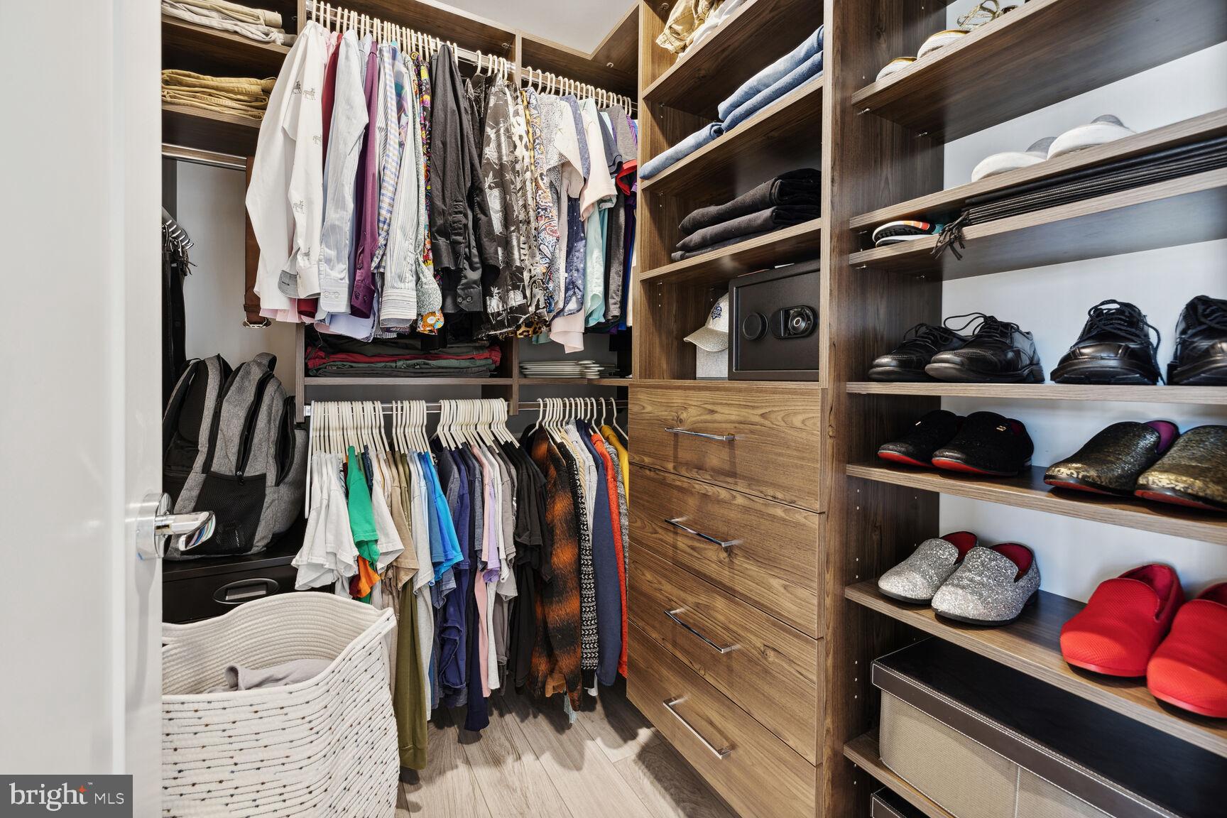 PIKE AND ROSE - Residential