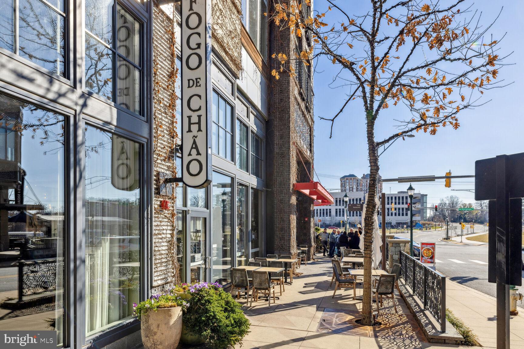 PIKE AND ROSE - Residential