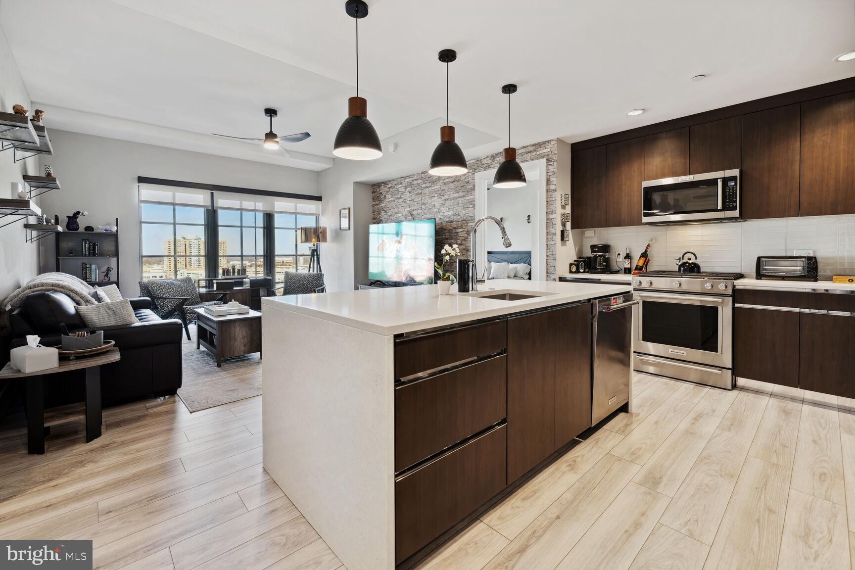 PIKE AND ROSE - Residential