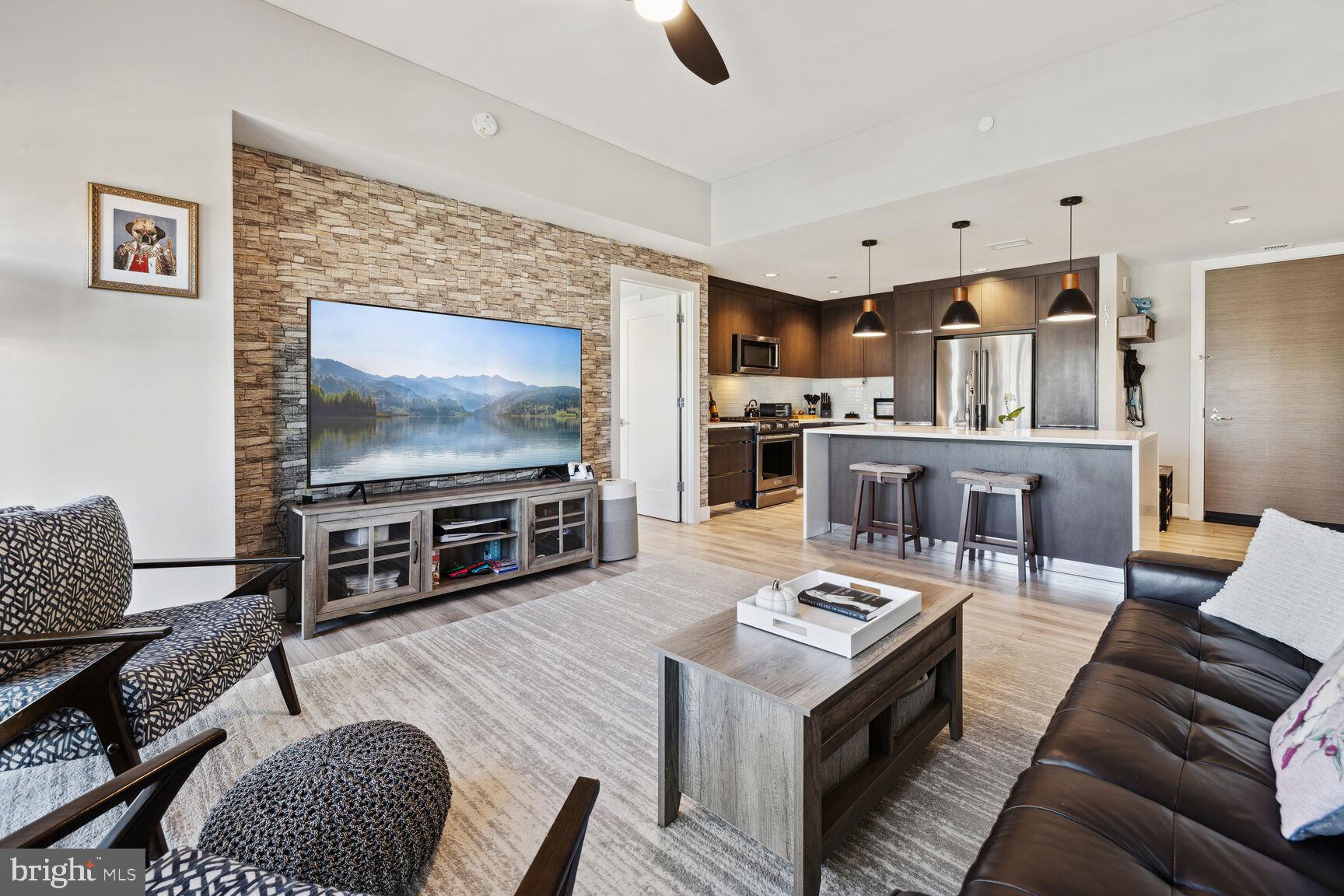 PIKE AND ROSE - Residential