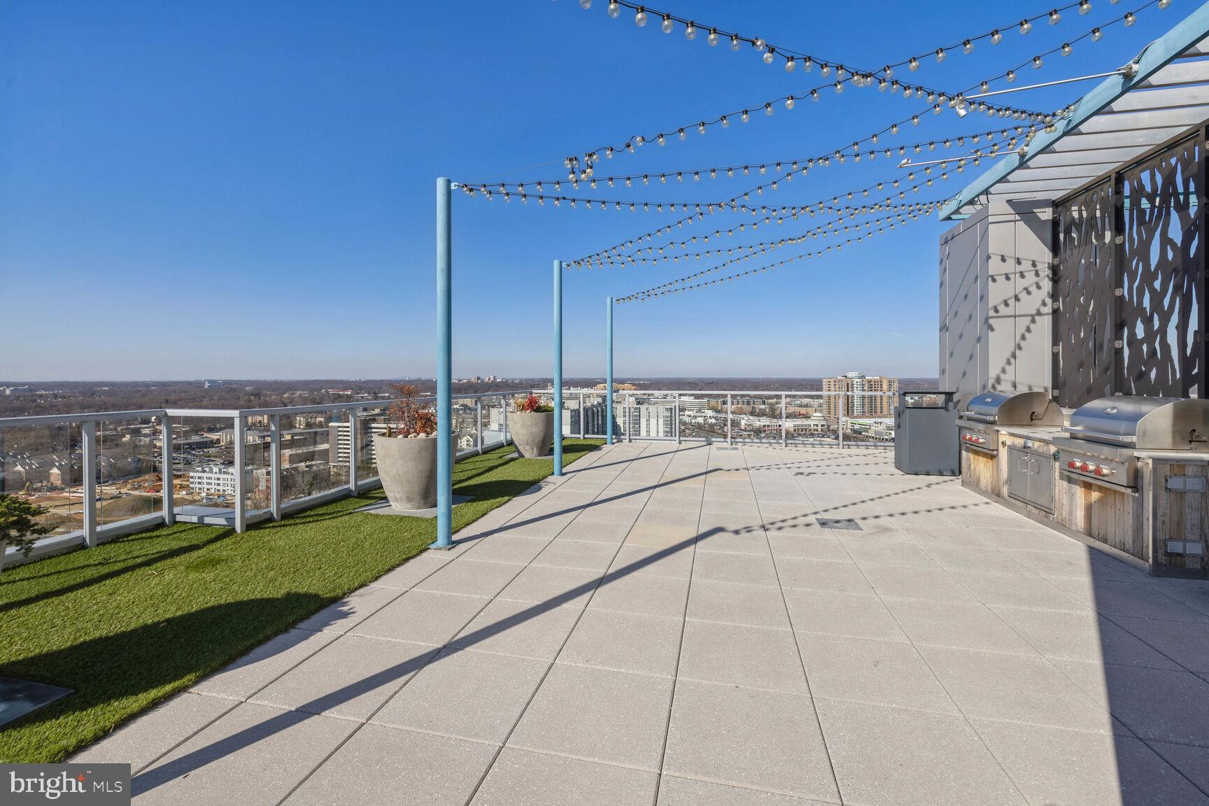 PIKE AND ROSE - Residential