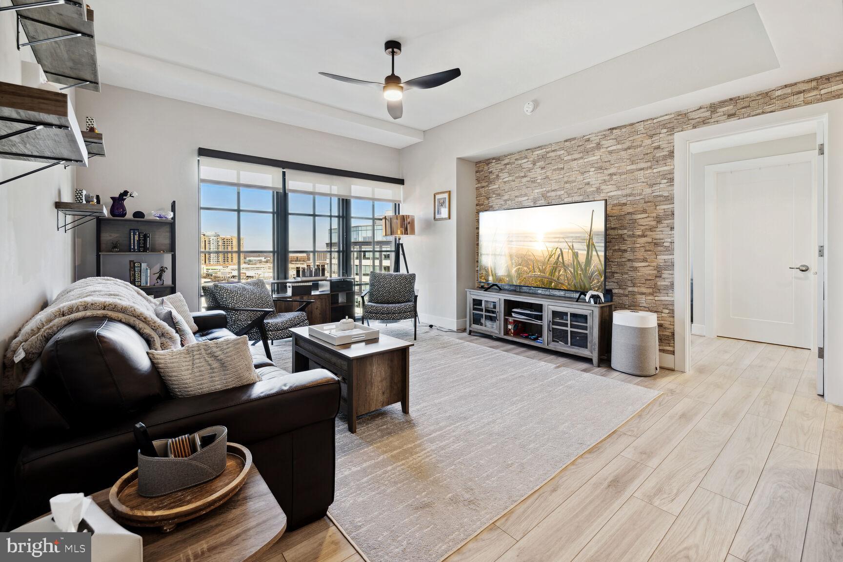 PIKE AND ROSE - Residential