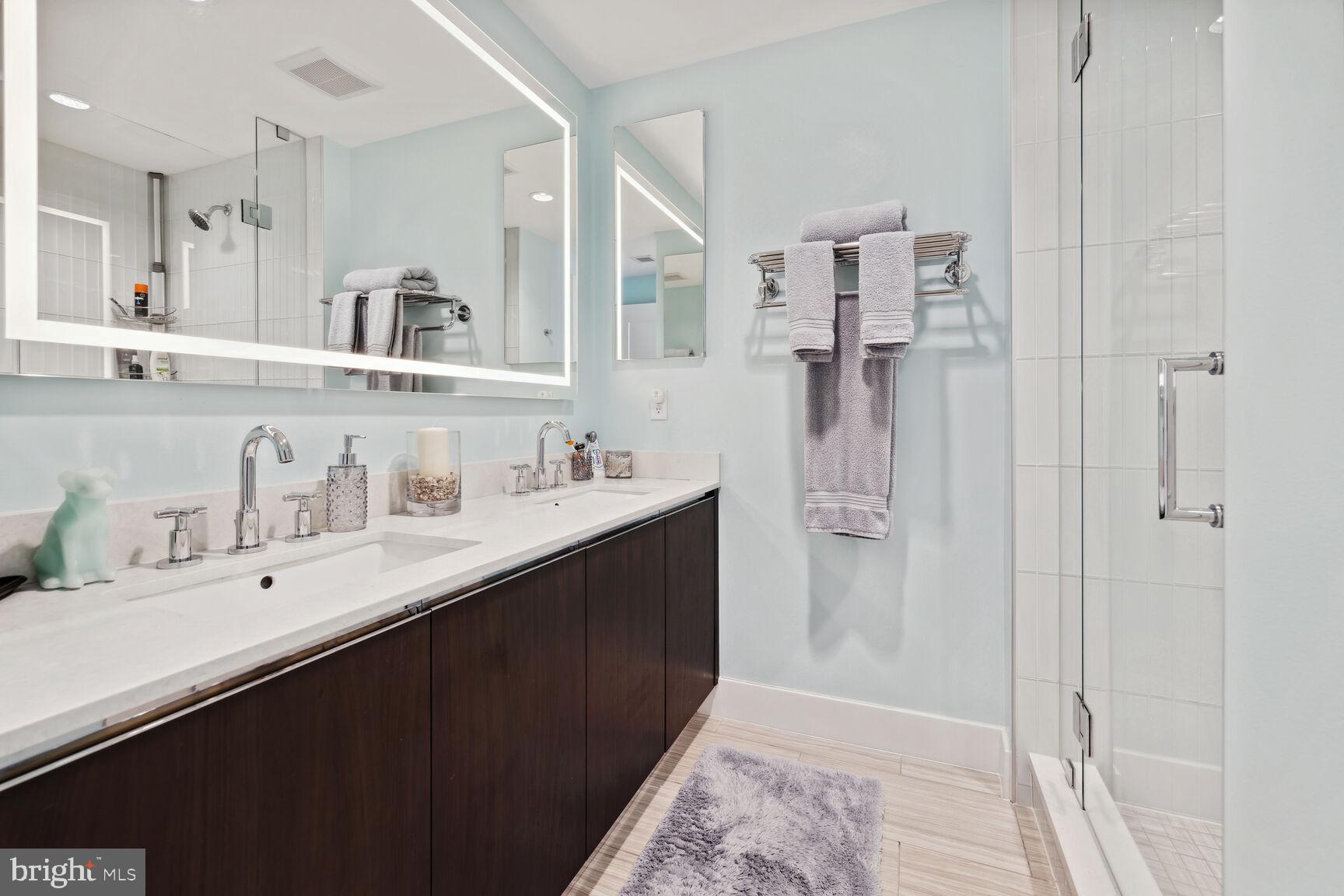 PIKE AND ROSE - Residential