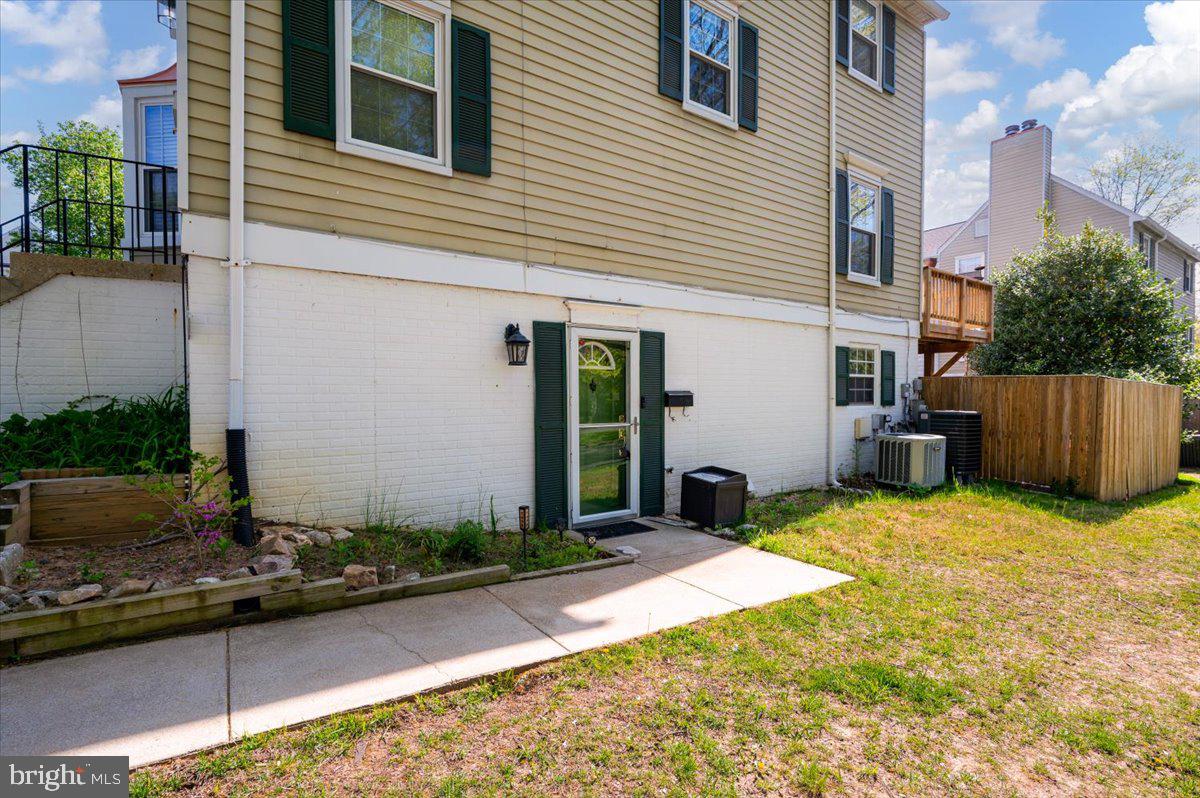 1496 VINEYARD COURT