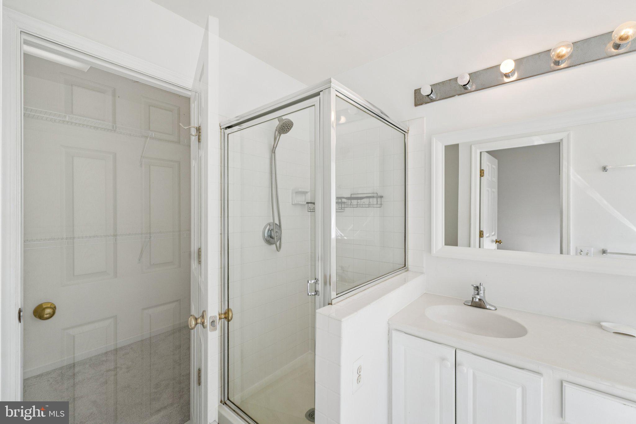 PARKWAY PLAZA - Residential Lease