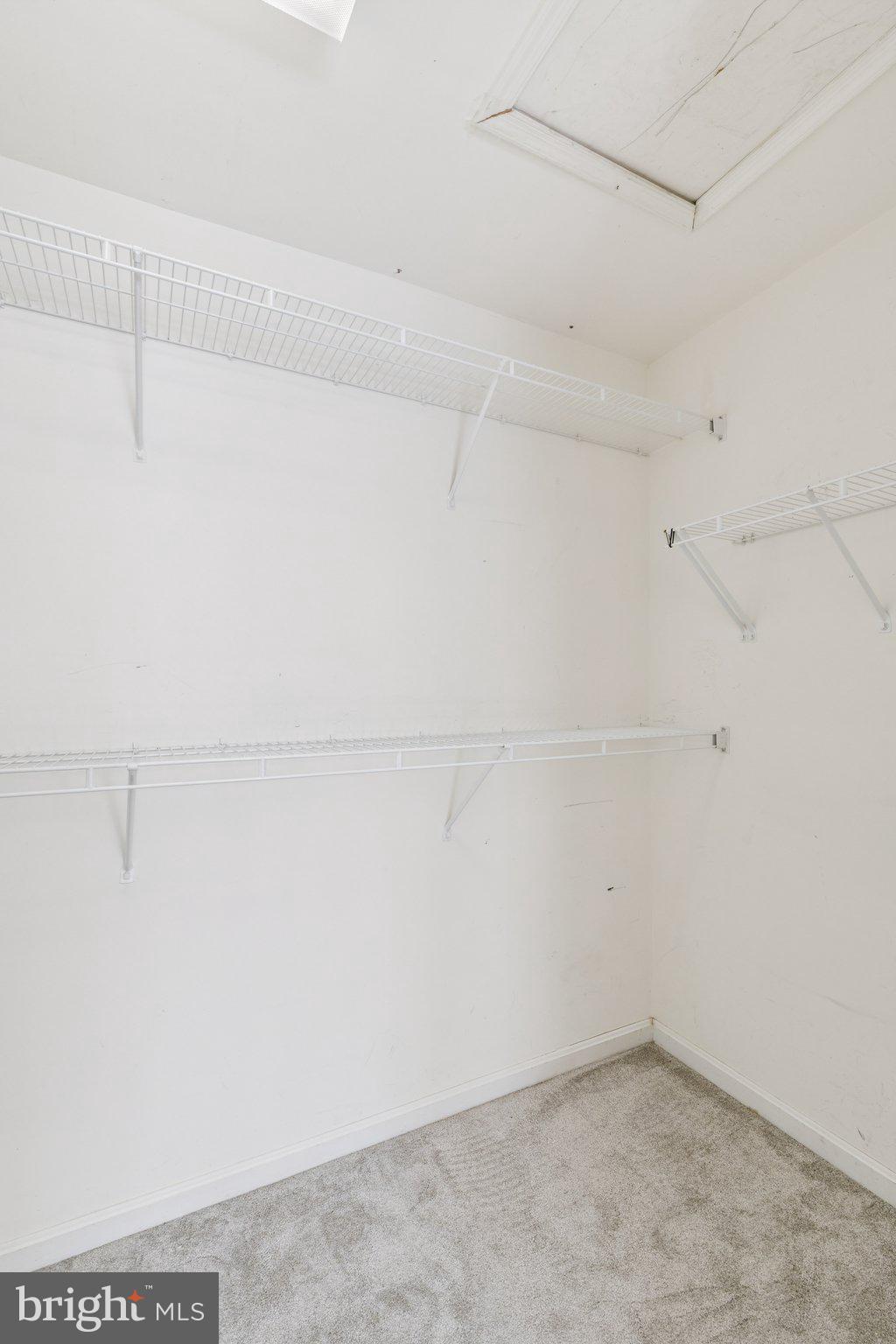 PARKWAY PLAZA - Residential Lease