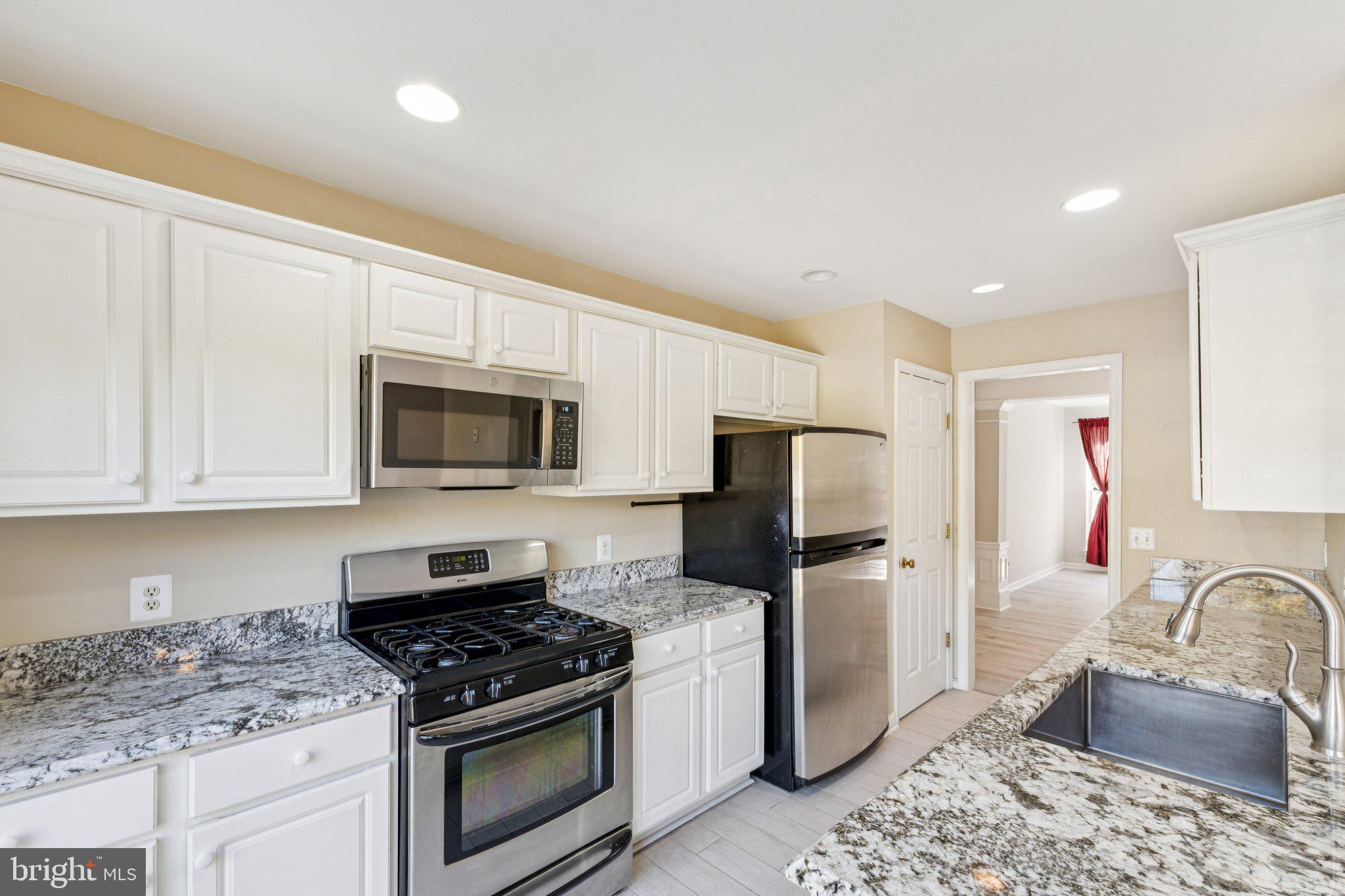 PARKWAY PLAZA - Residential Lease