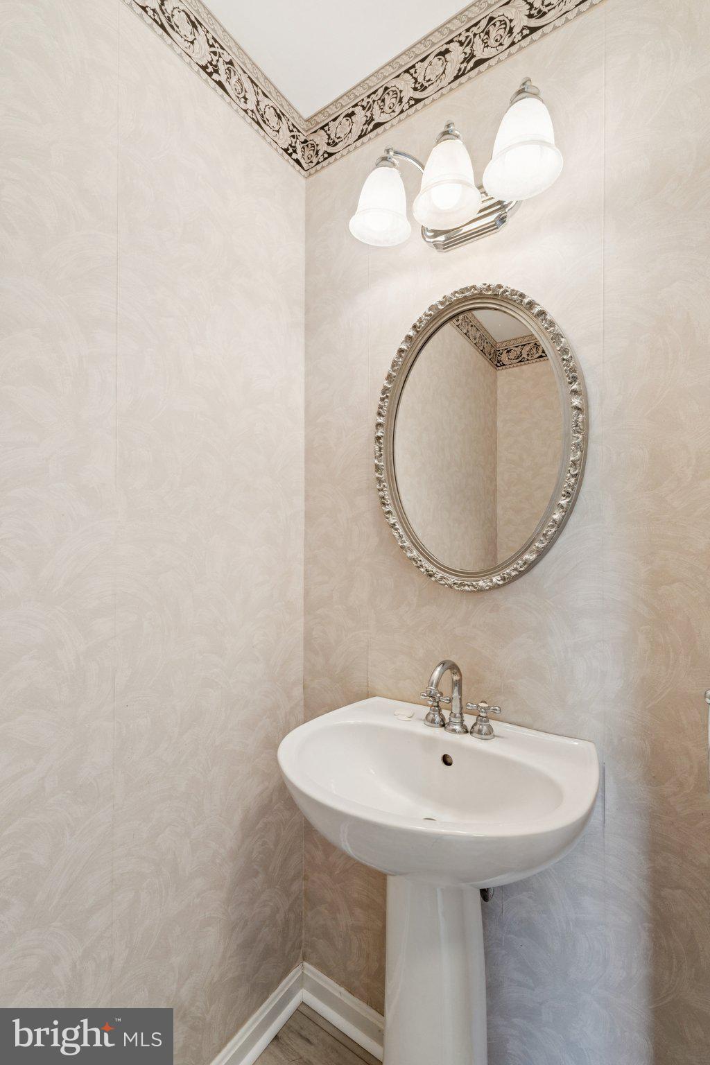 PARKWAY PLAZA - Residential Lease