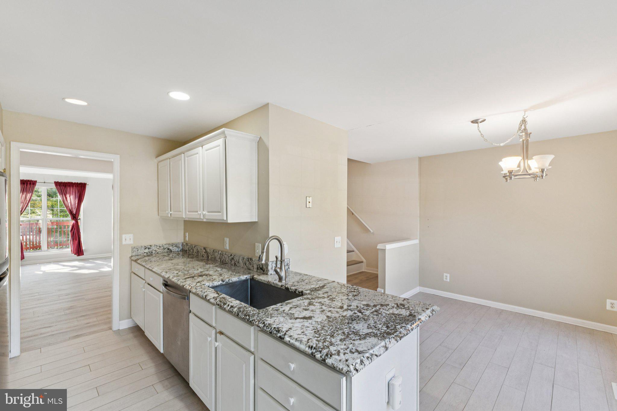 PARKWAY PLAZA - Residential Lease