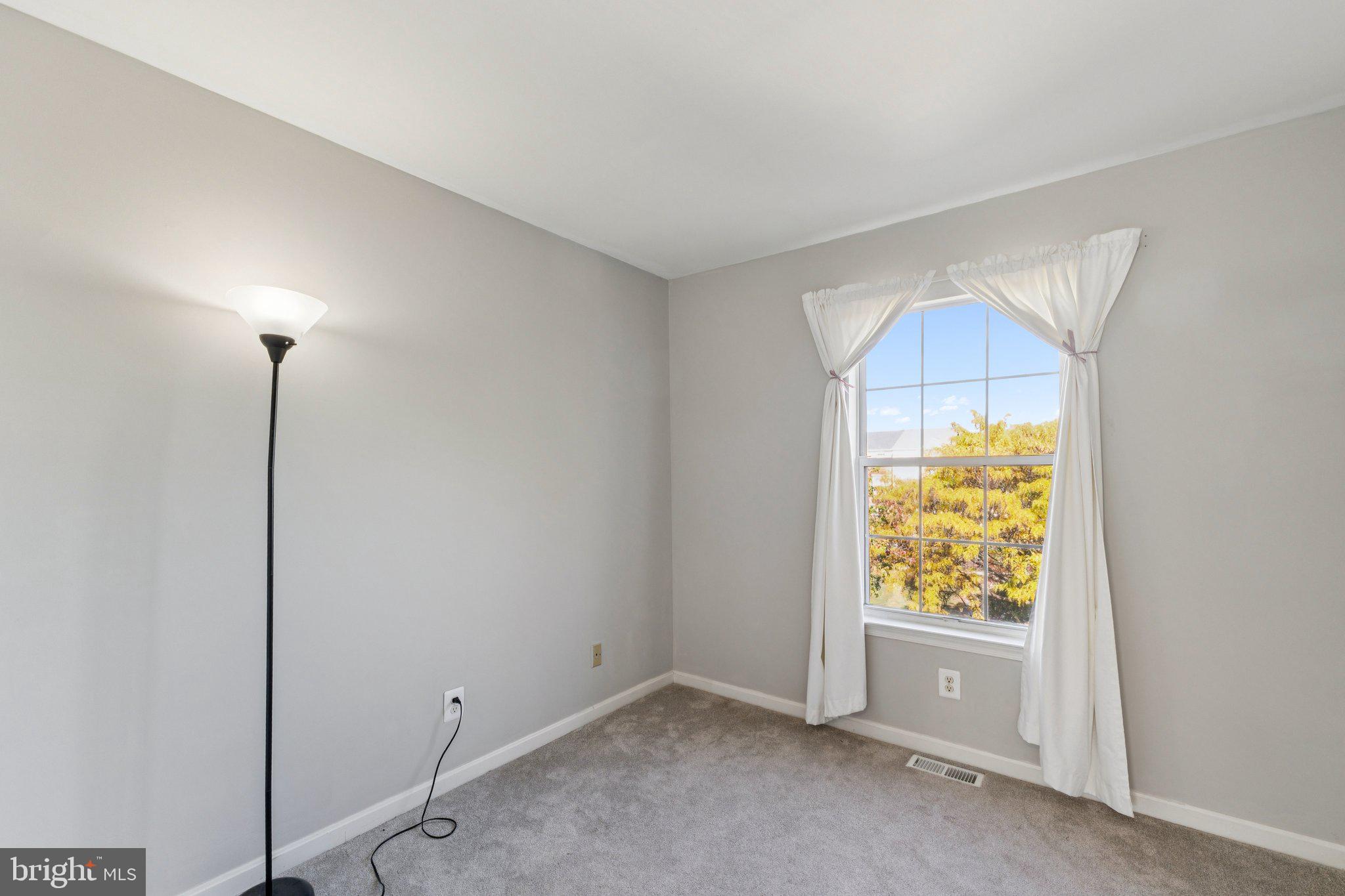 PARKWAY PLAZA - Residential Lease