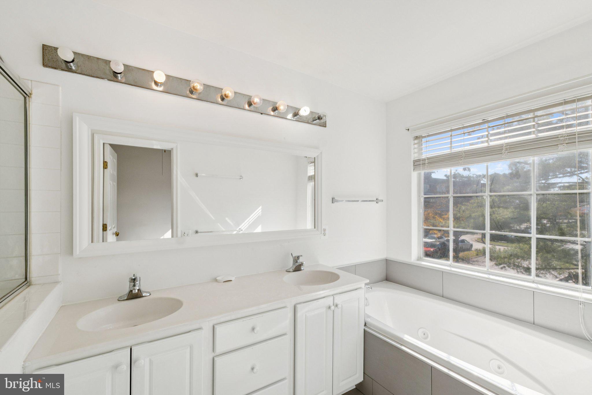 PARKWAY PLAZA - Residential Lease