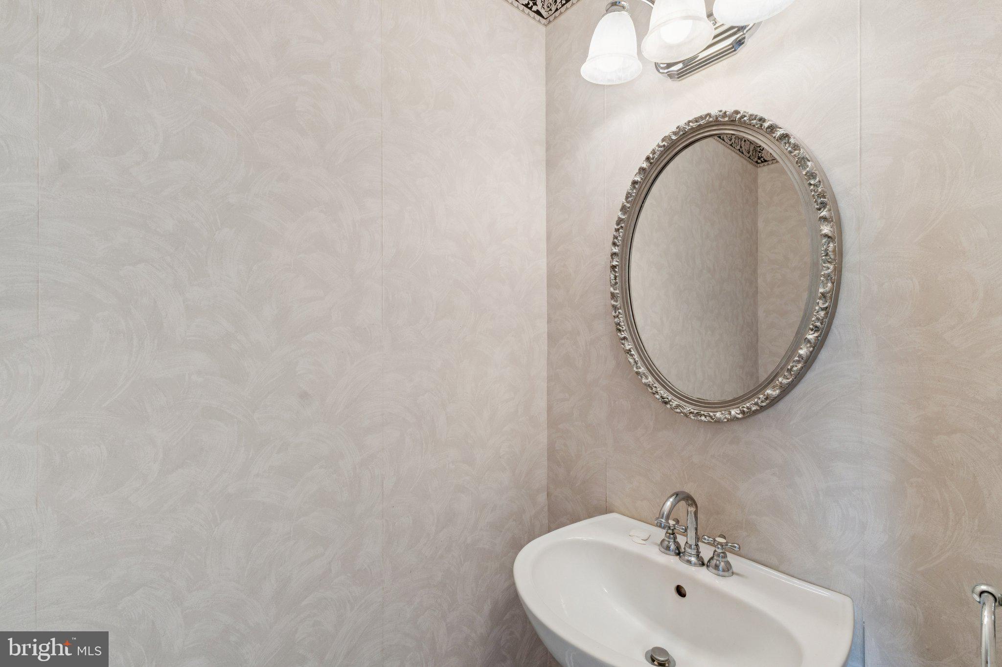 PARKWAY PLAZA - Residential Lease