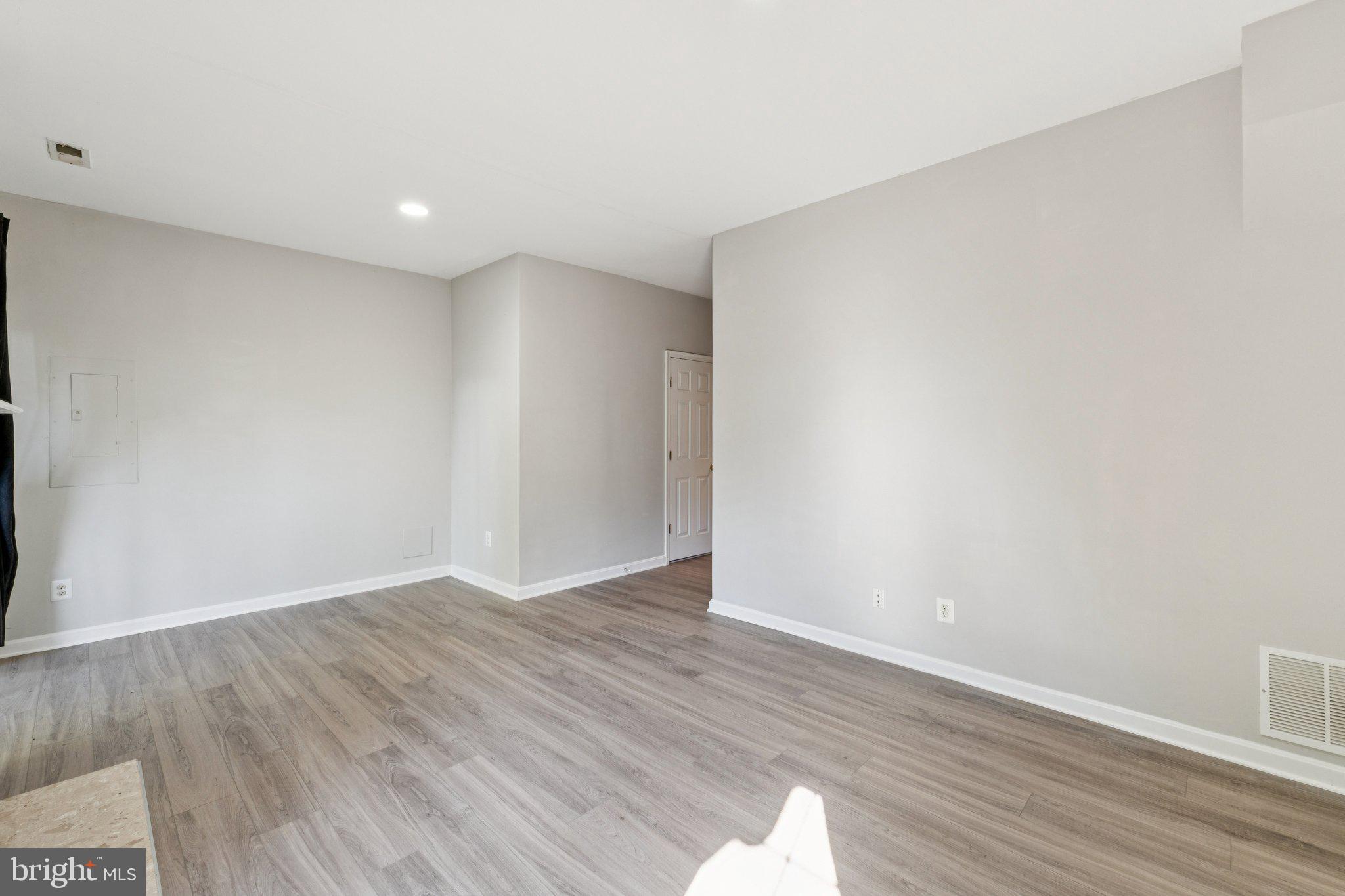 PARKWAY PLAZA - Residential Lease