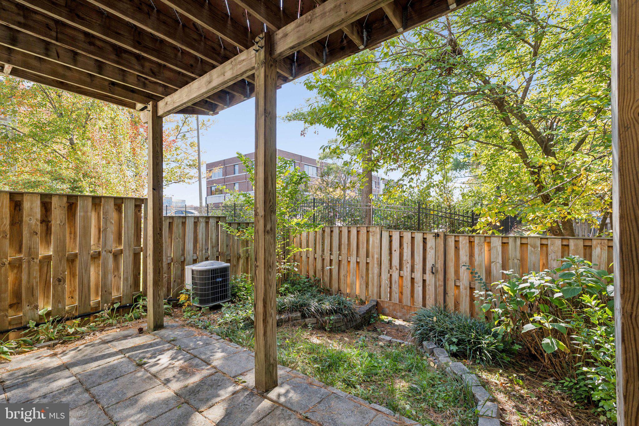 PARKWAY PLAZA - Residential Lease