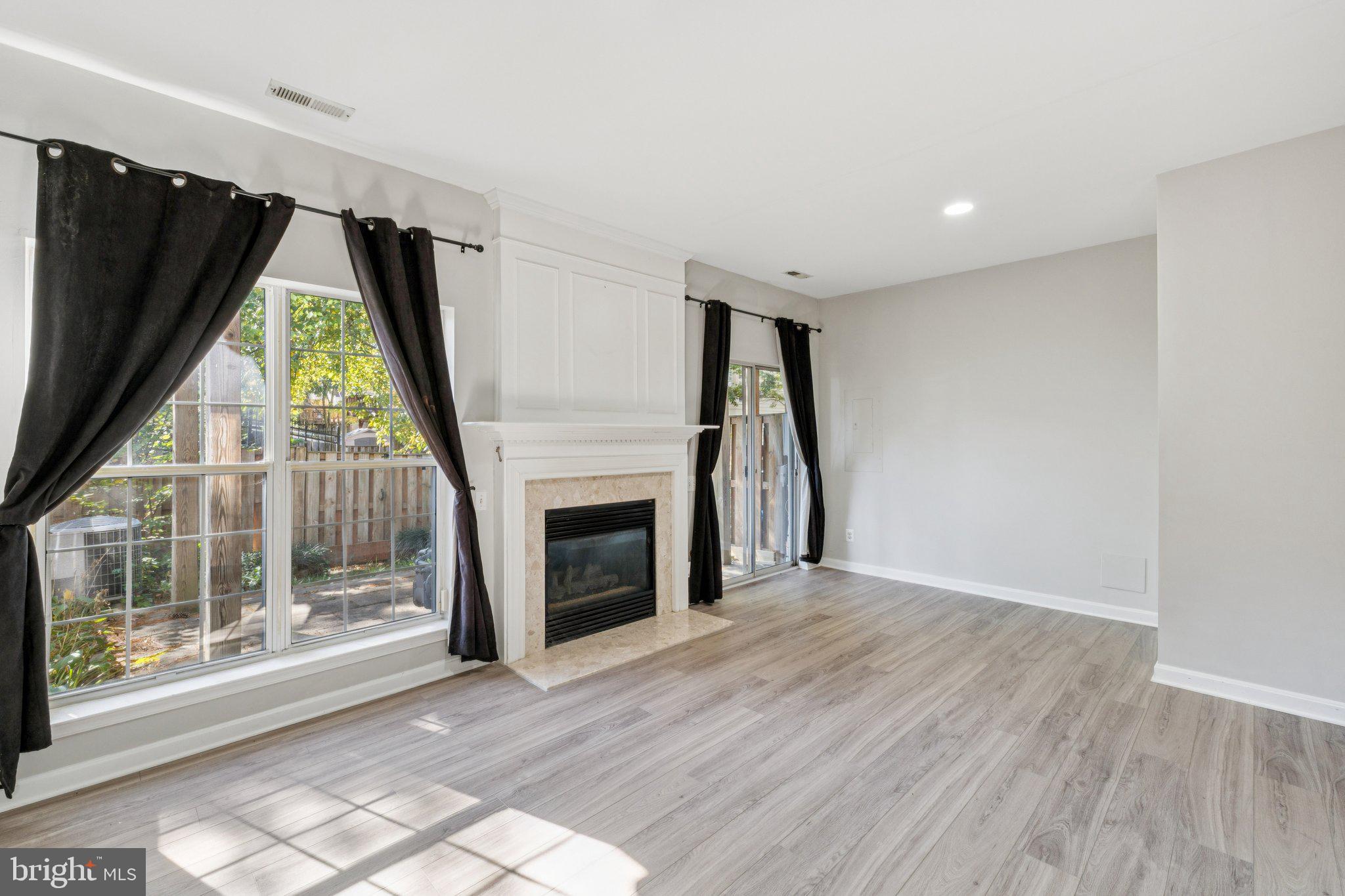 PARKWAY PLAZA - Residential Lease