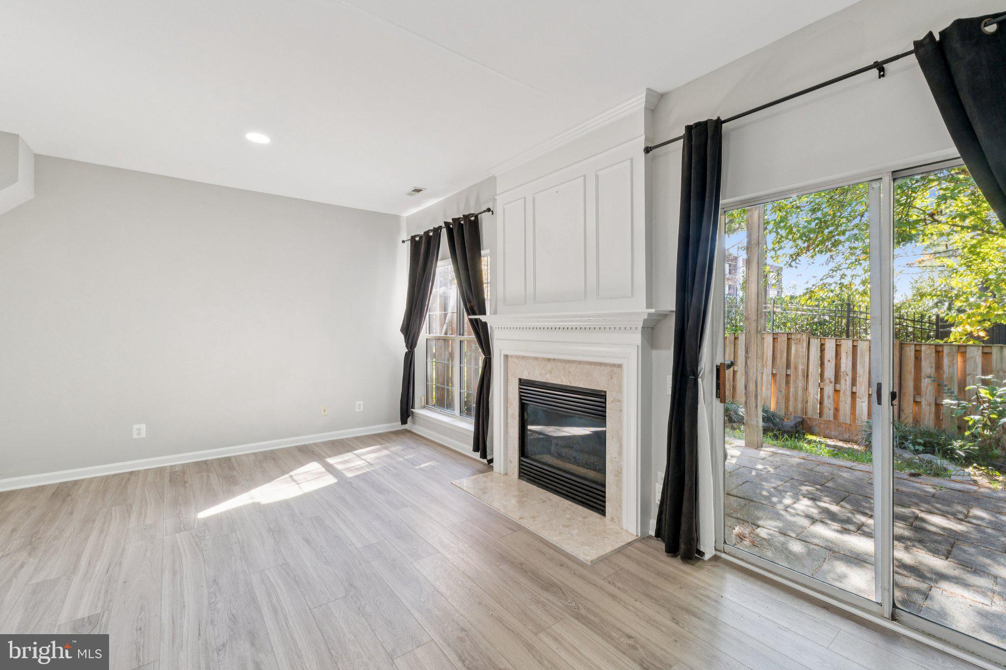 PARKWAY PLAZA - Residential Lease