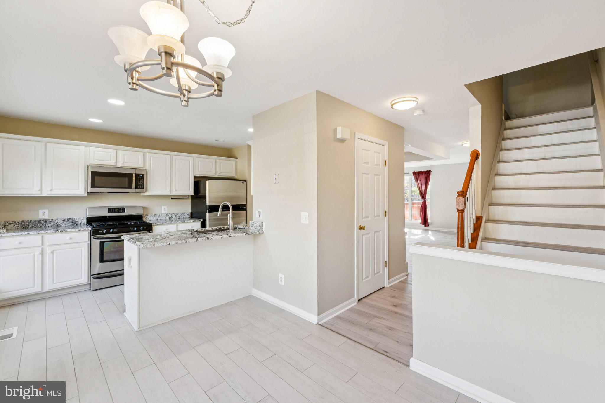 PARKWAY PLAZA - Residential Lease