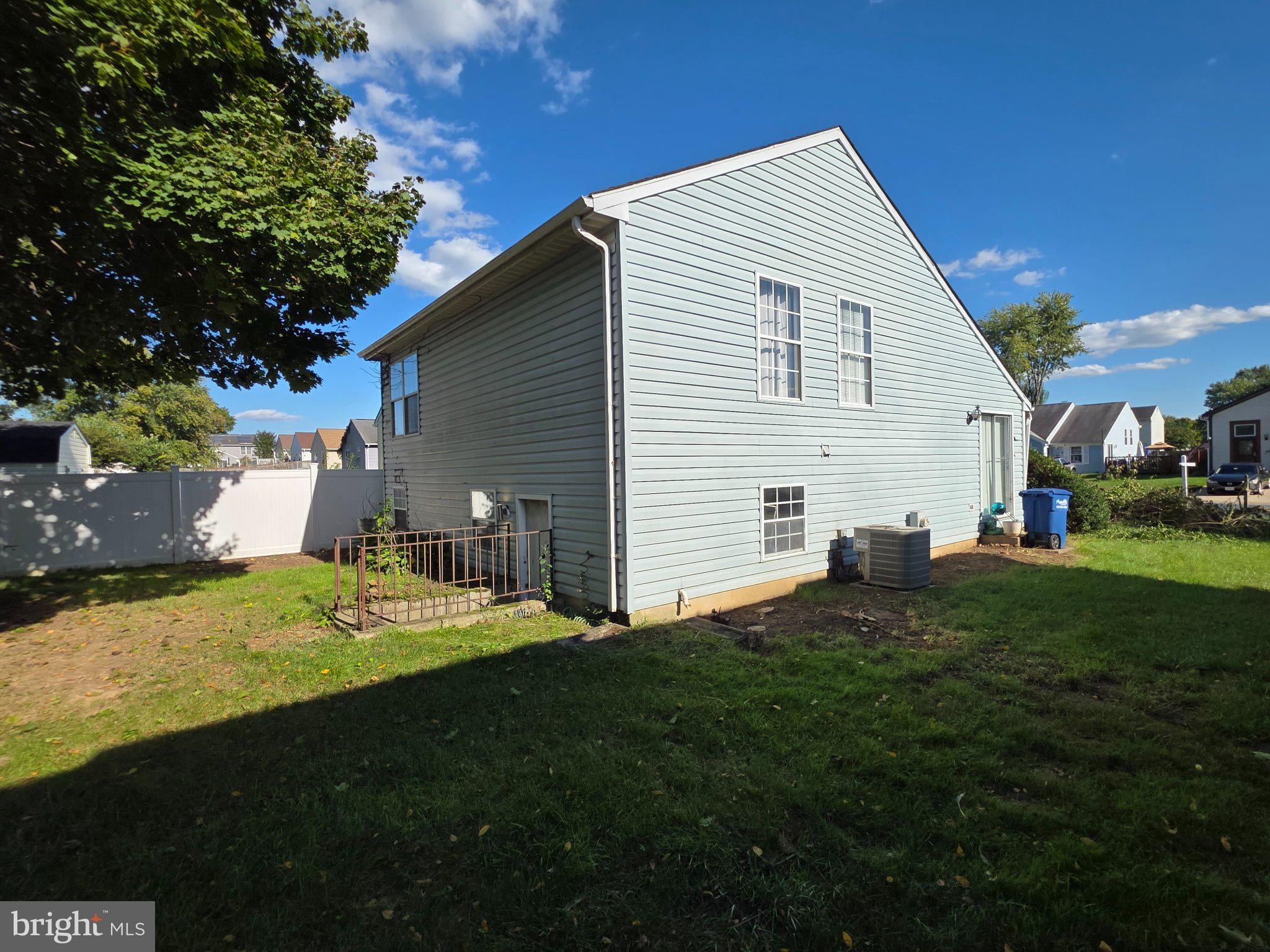 898 OXFORD AVENUE