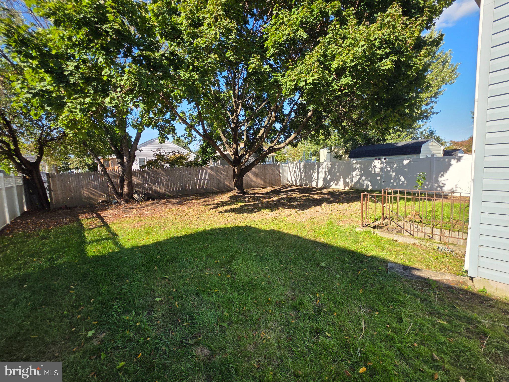 898 OXFORD AVENUE