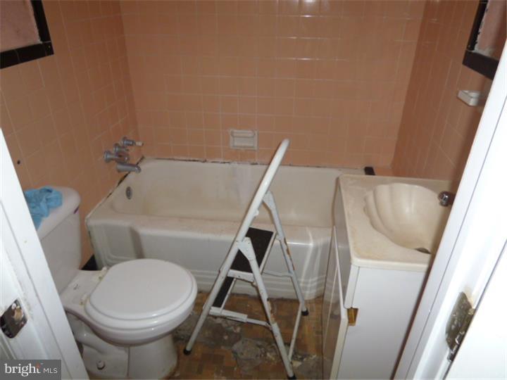 PHILADELPHIA (SOUTHWEST) - Residential