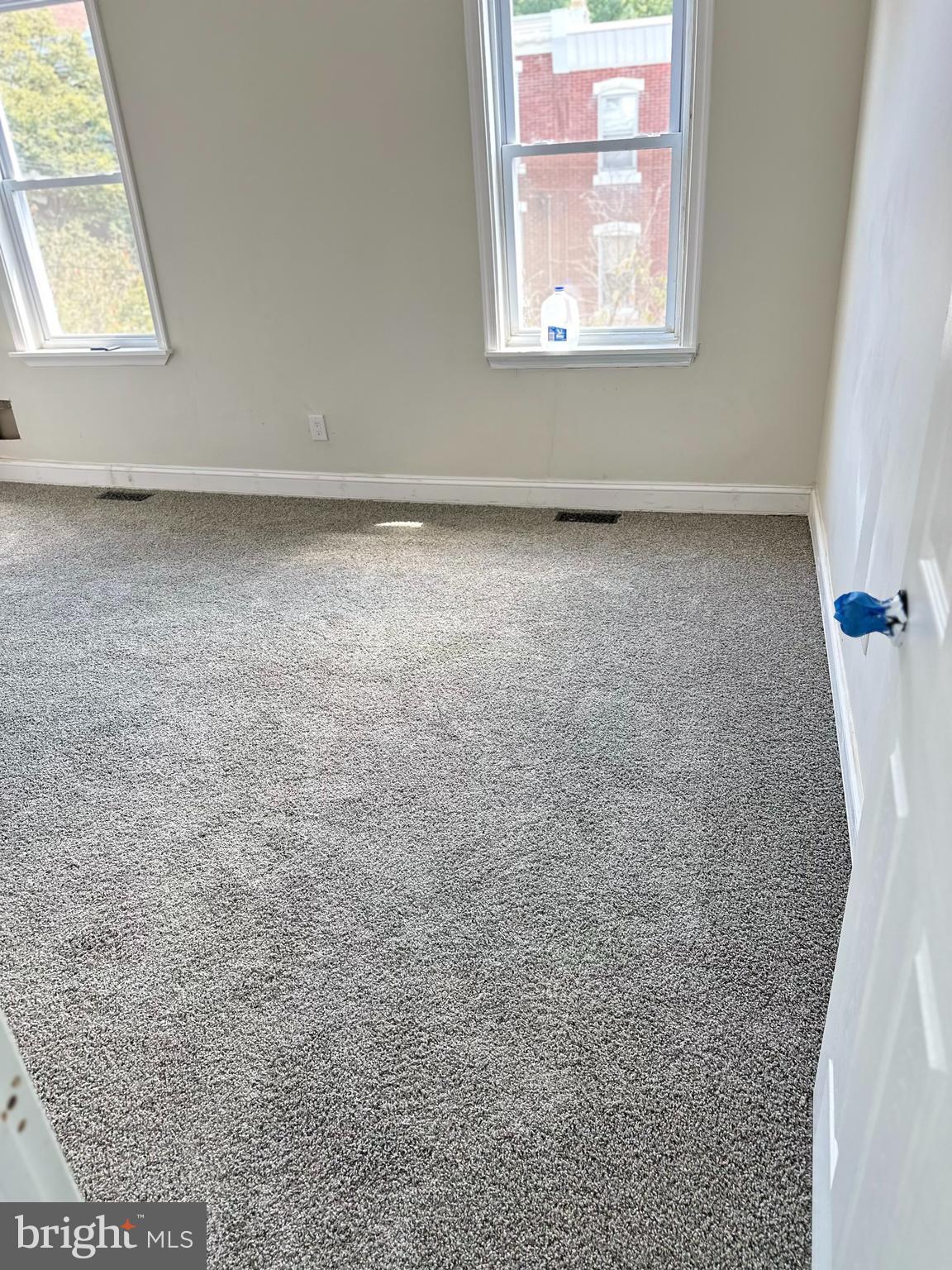 EAST FALLS - Residential Lease