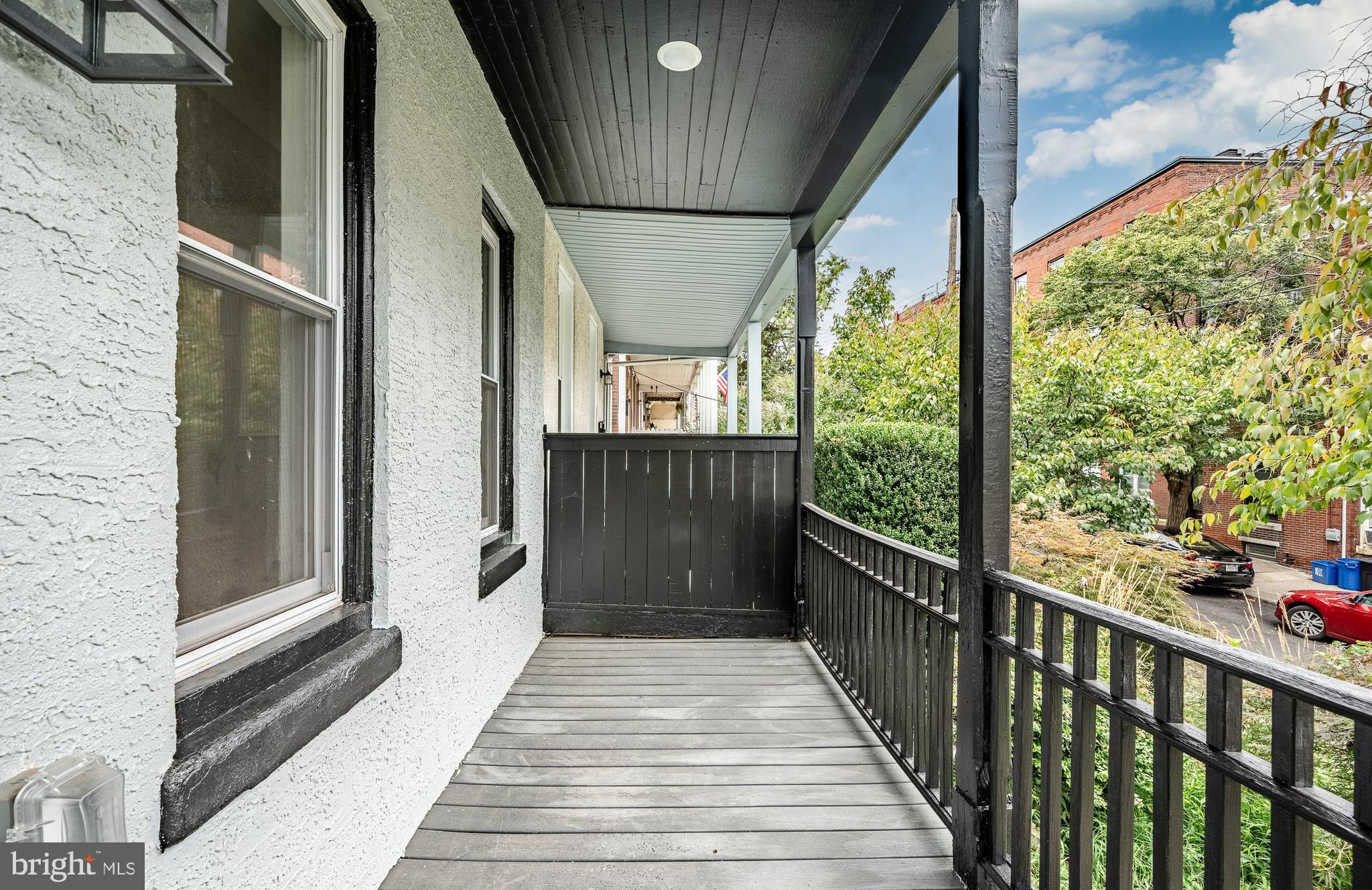 EAST FALLS - Residential Lease