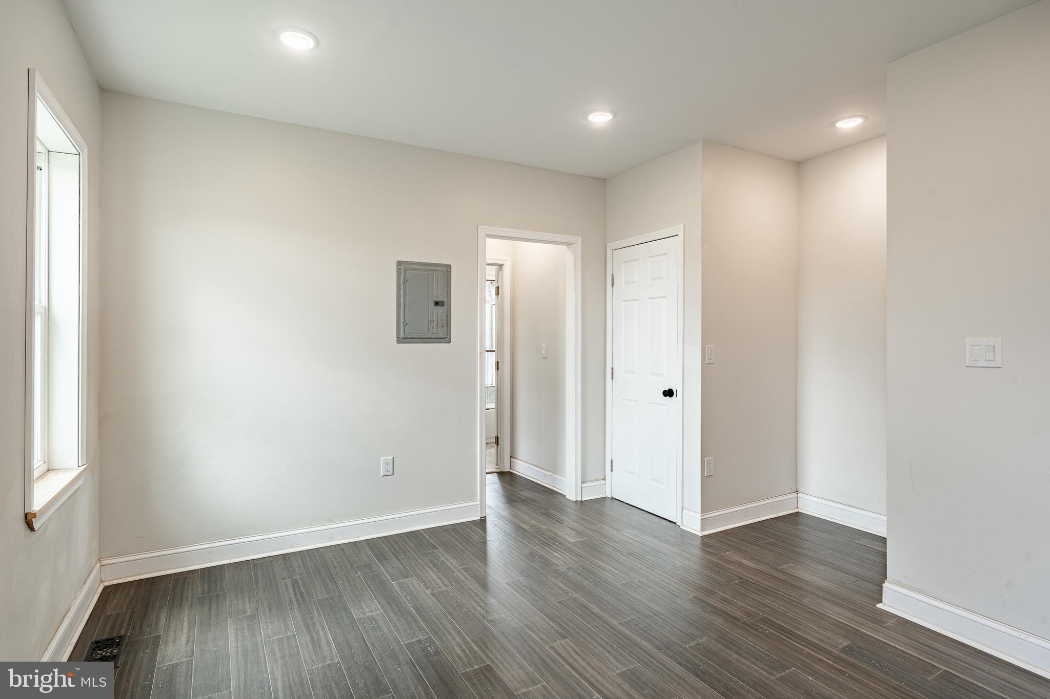 EAST FALLS - Residential Lease