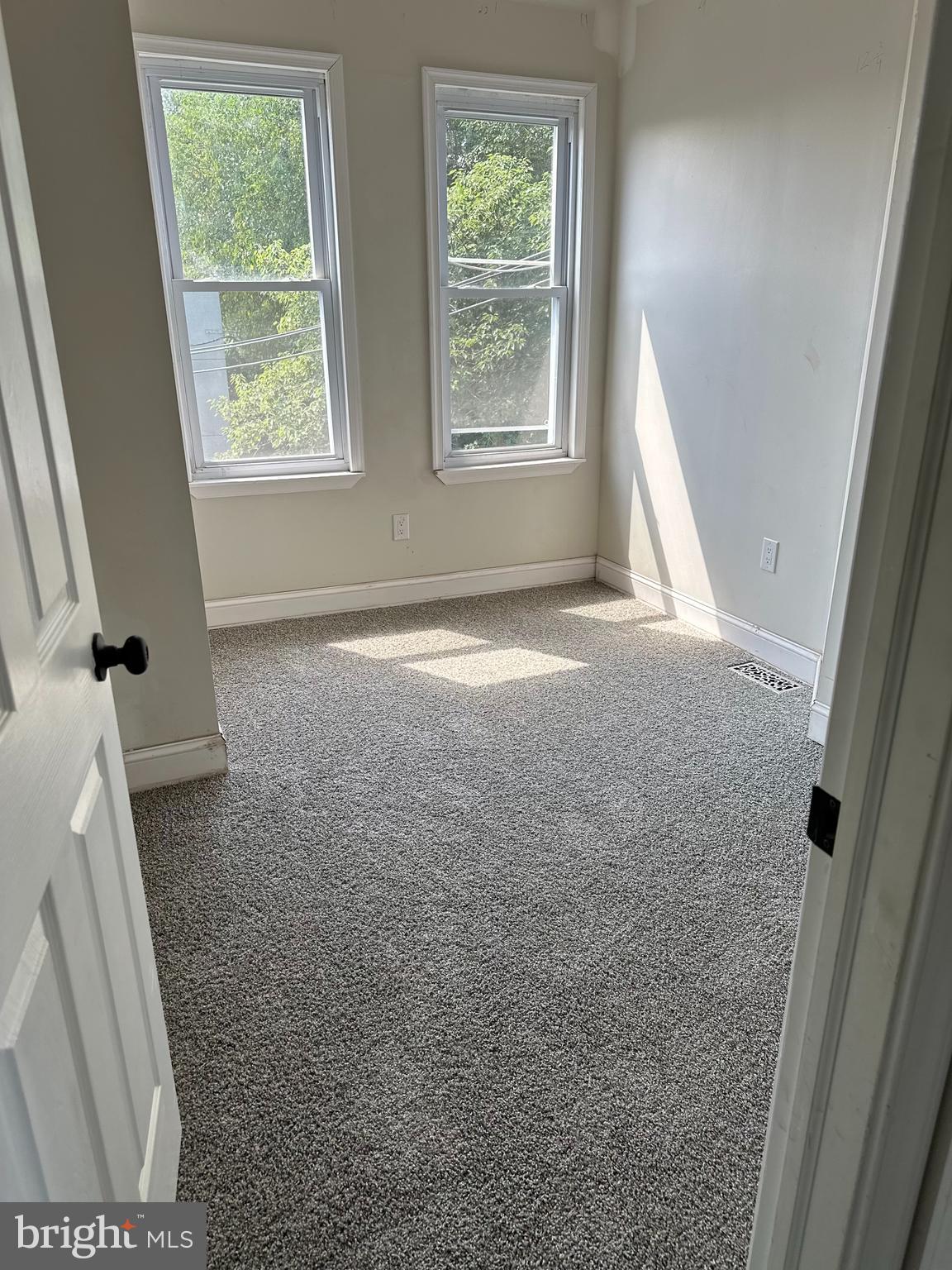 EAST FALLS - Residential Lease