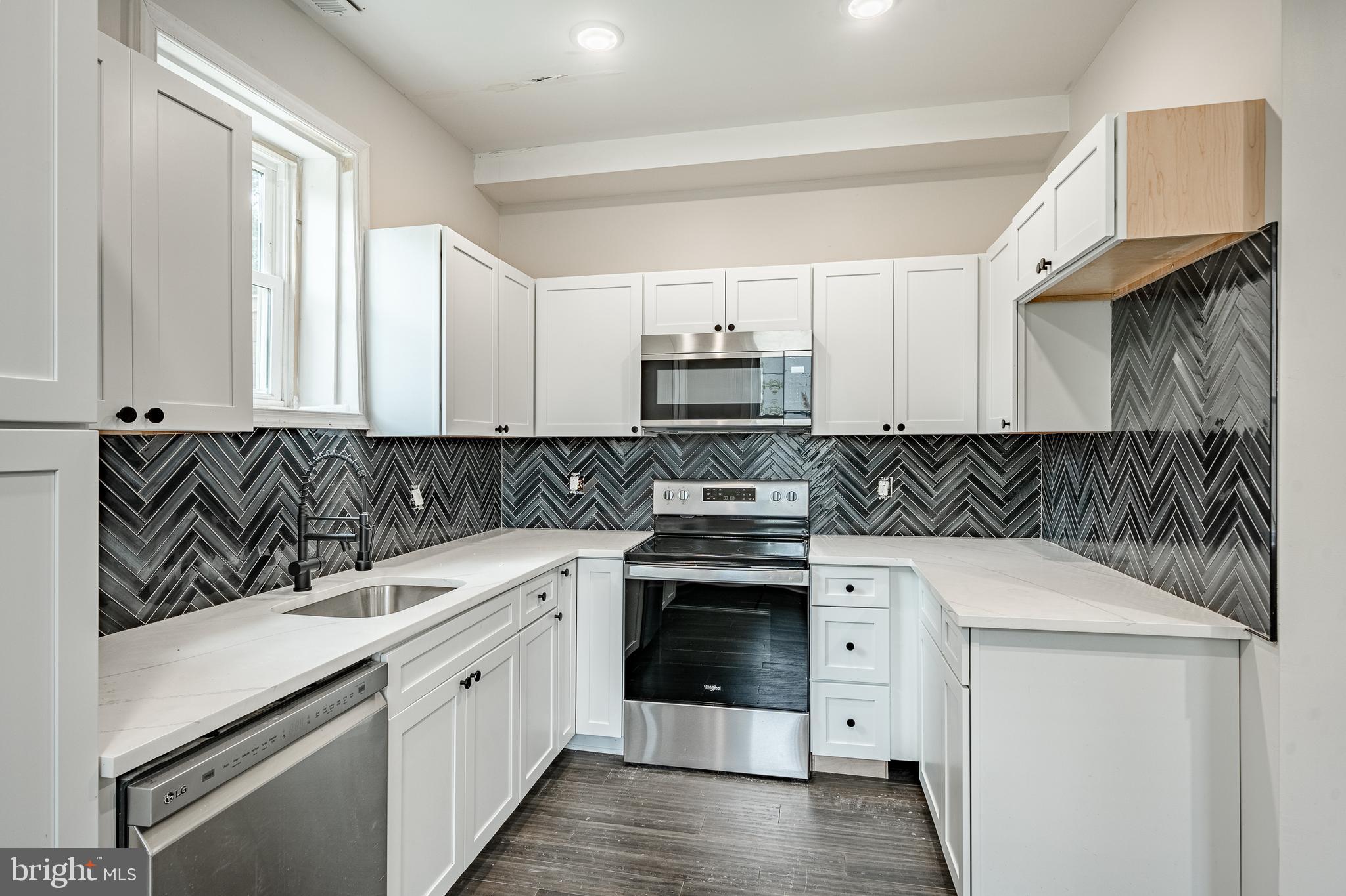 EAST FALLS - Residential Lease