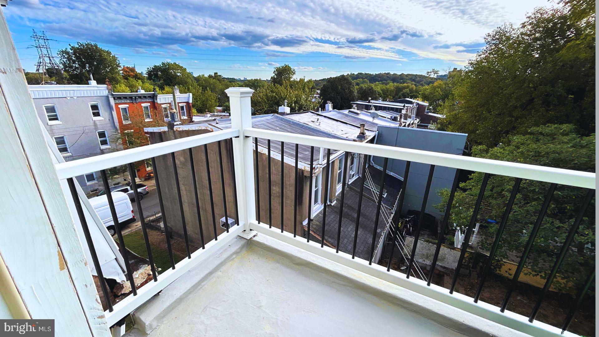 EAST FALLS - Residential Lease