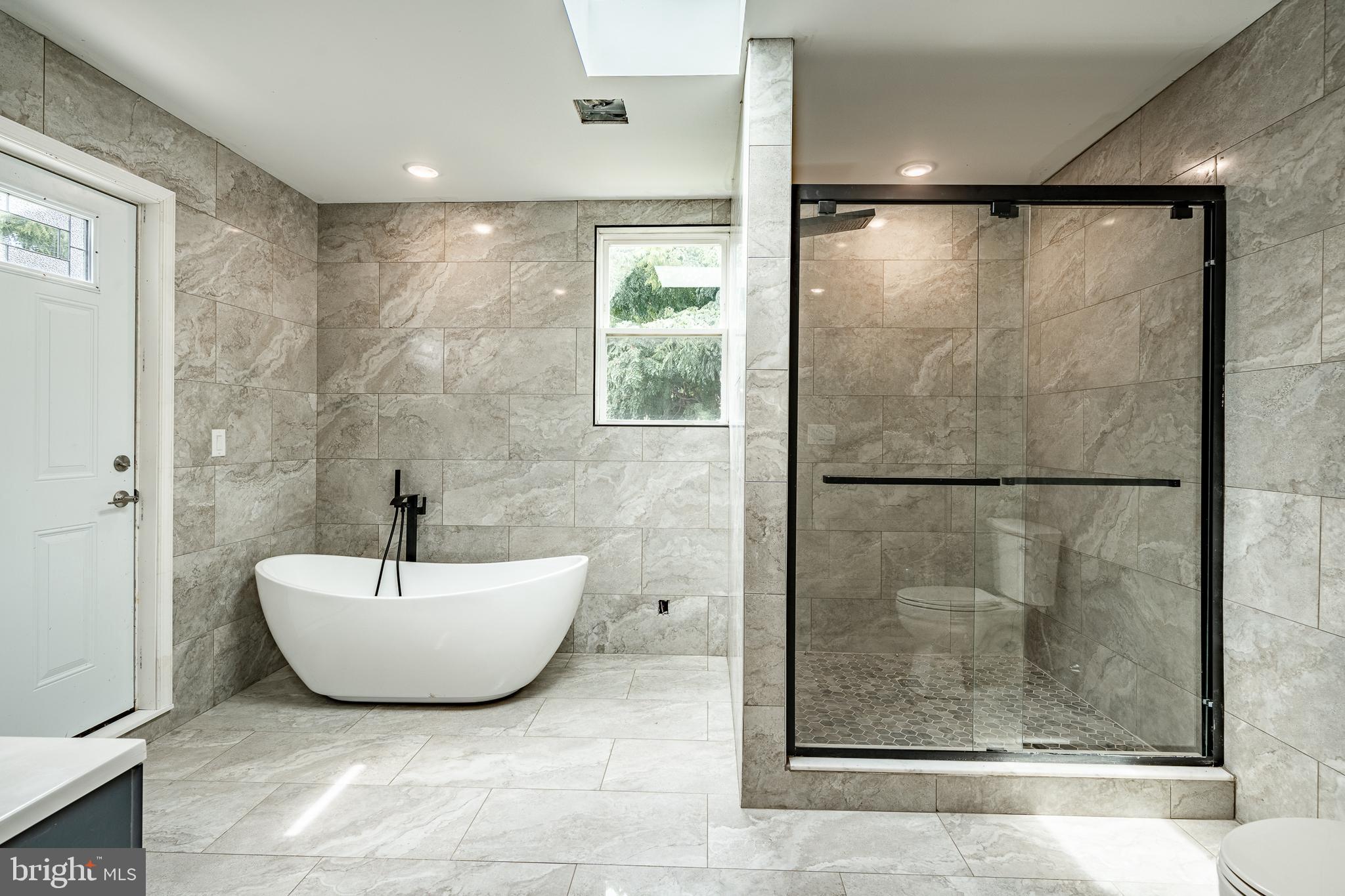 EAST FALLS - Residential Lease