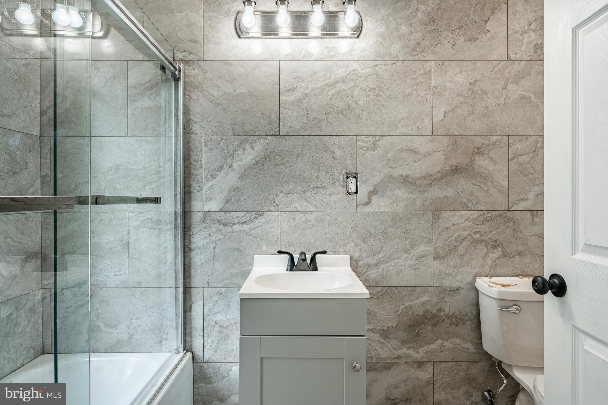 EAST FALLS - Residential Lease