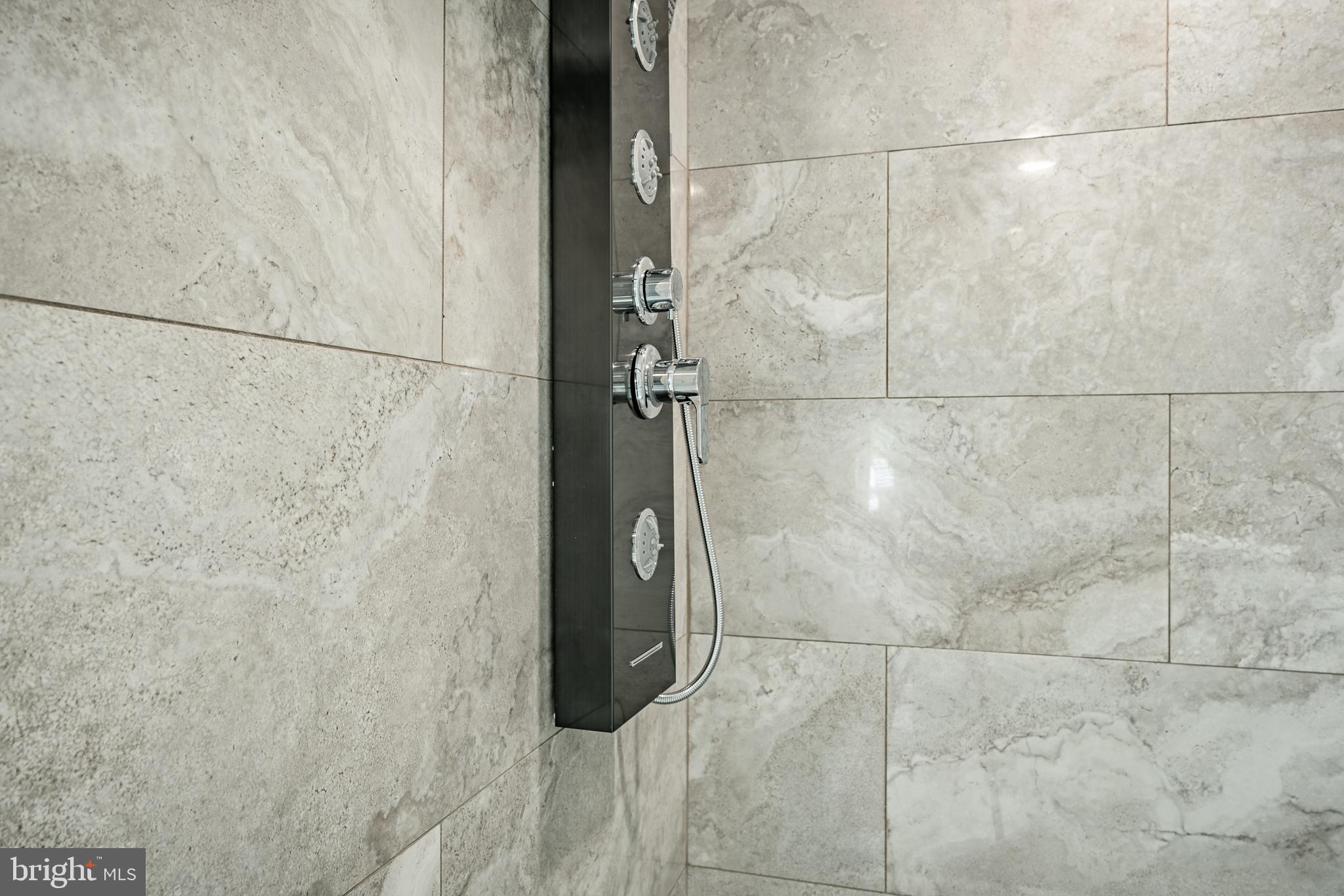 EAST FALLS - Residential Lease