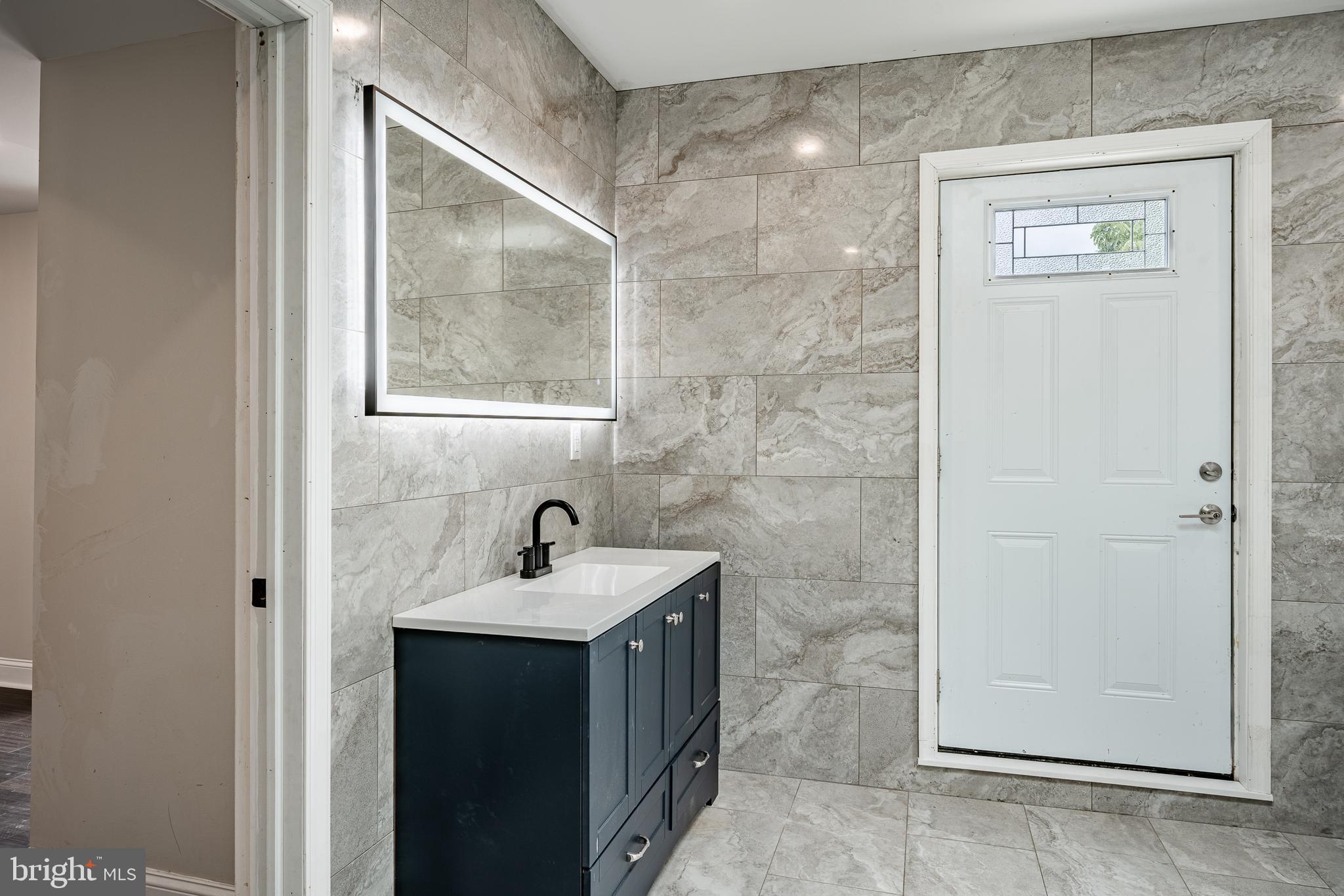 EAST FALLS - Residential Lease