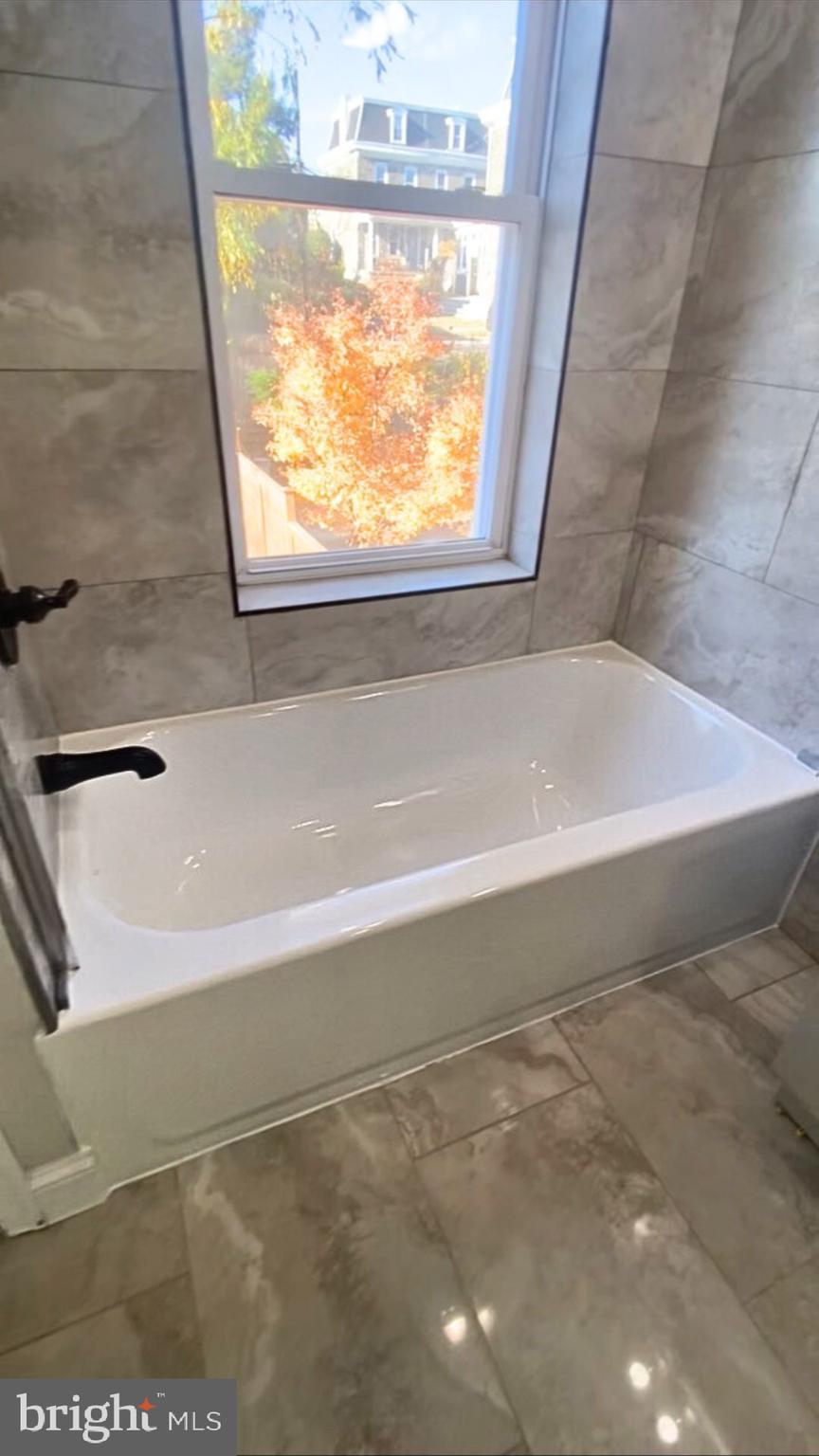 EAST FALLS - Residential Lease