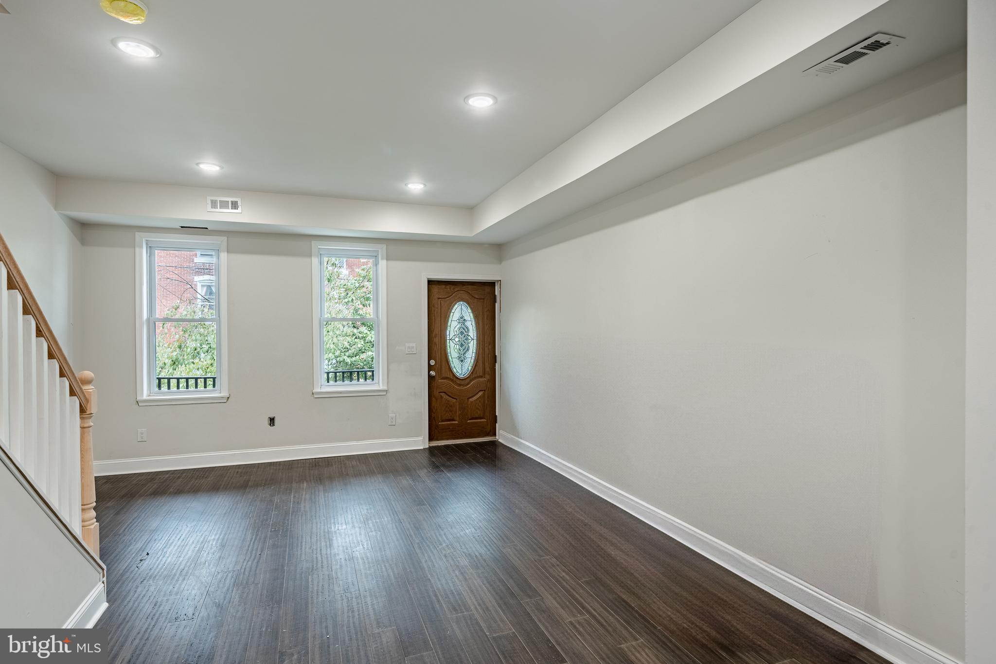 EAST FALLS - Residential Lease