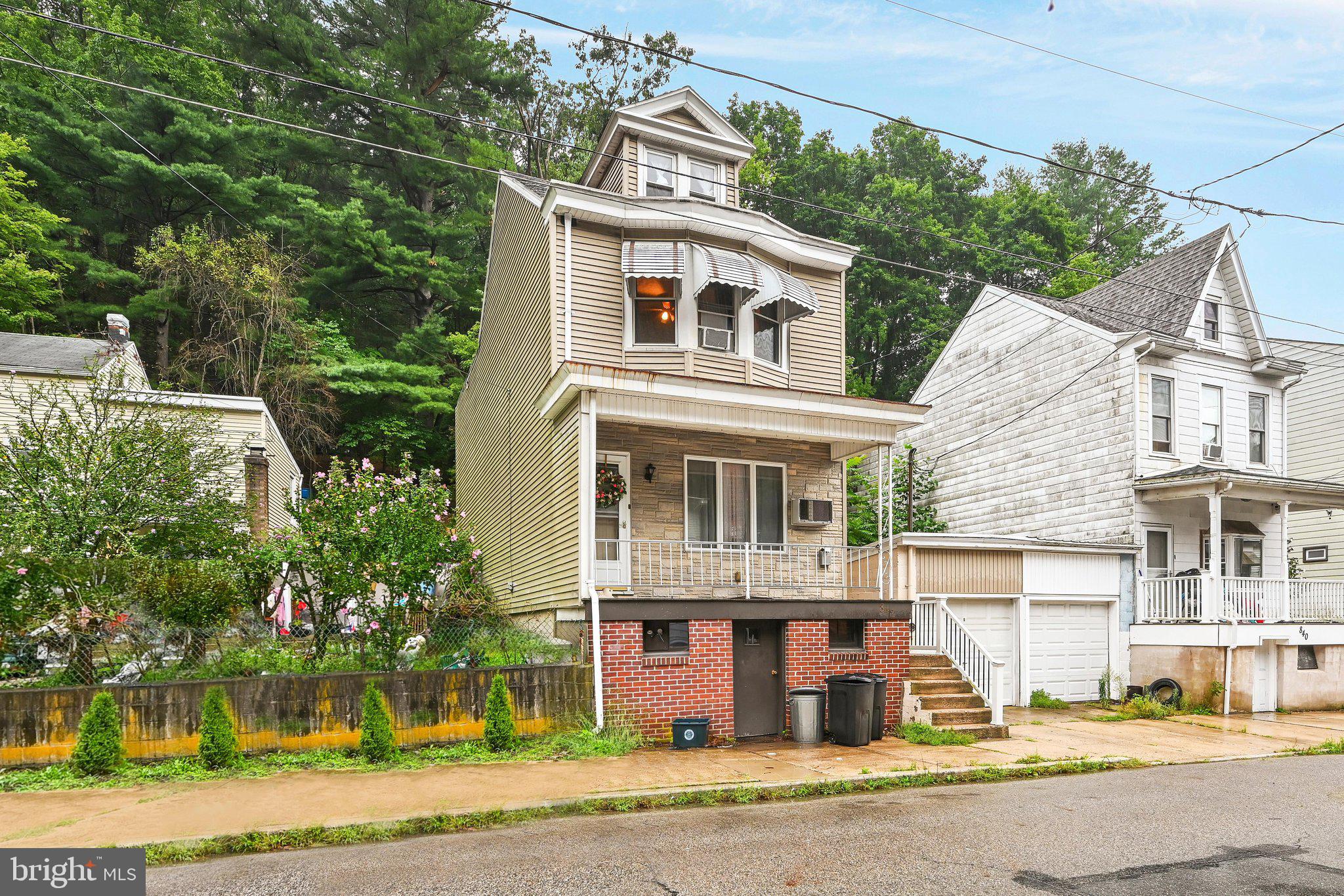 842 WATER STREET