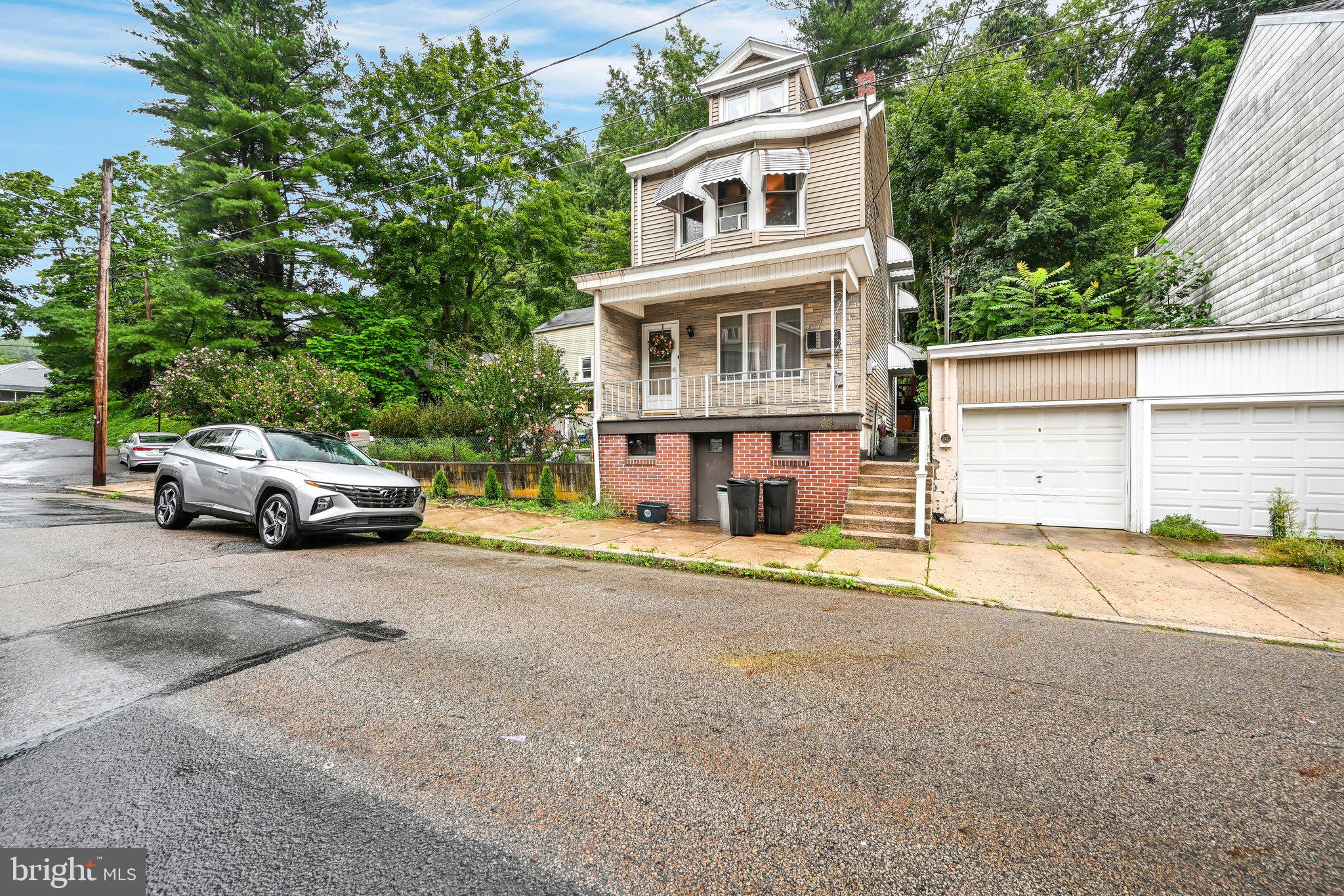 842 WATER STREET