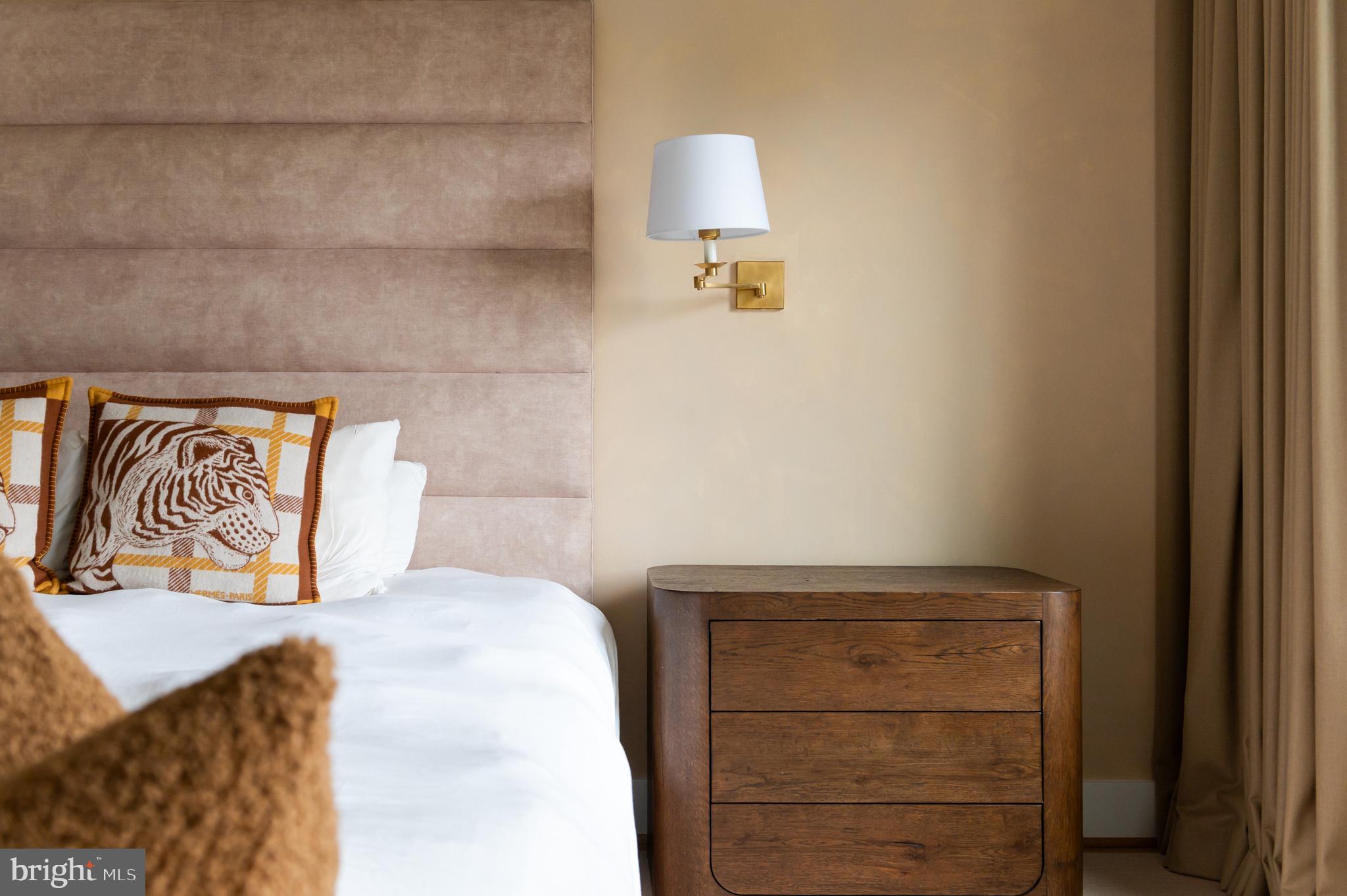 COUNTRY CLUB HILLS - Residential