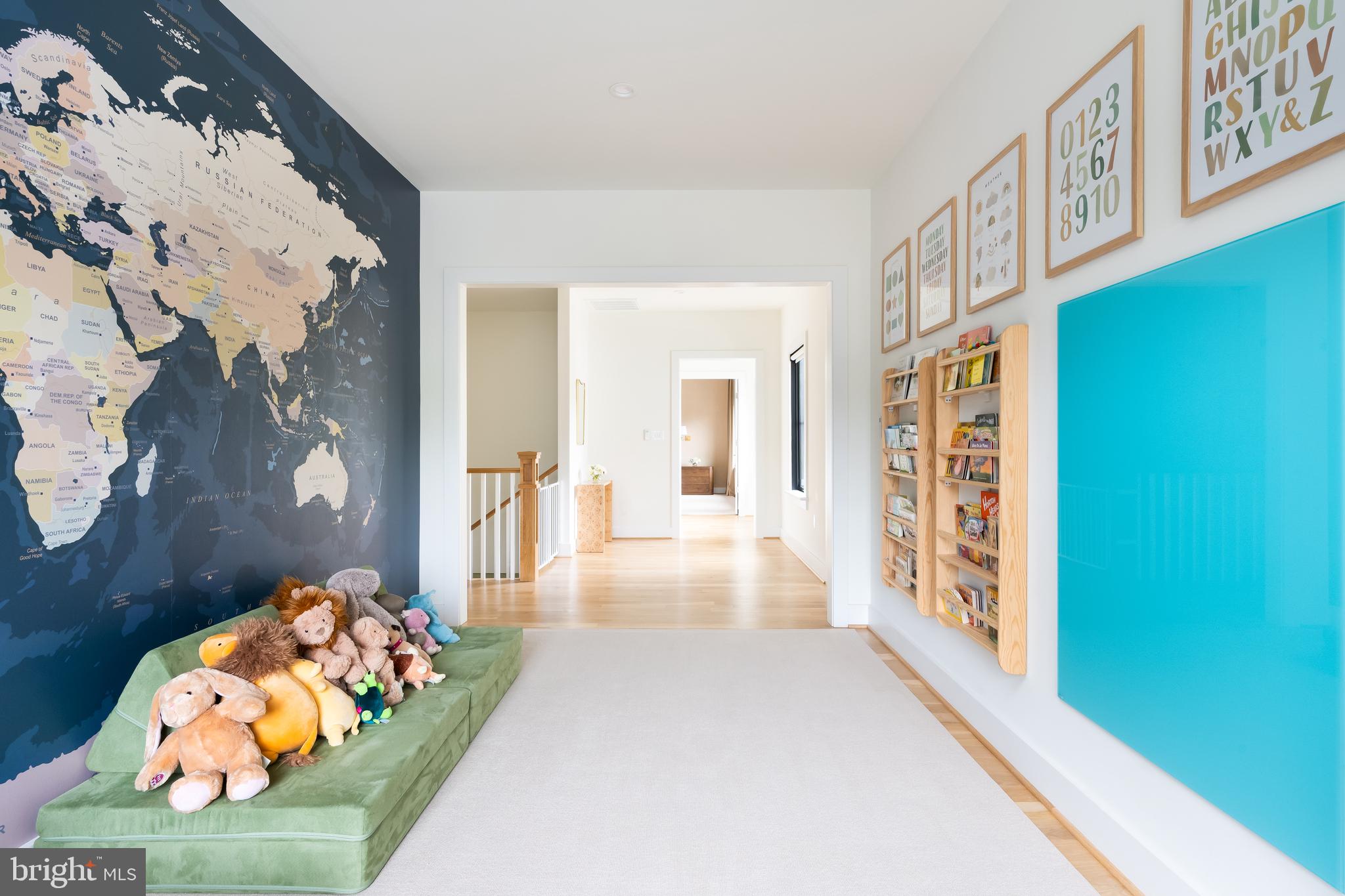 COUNTRY CLUB HILLS - Residential