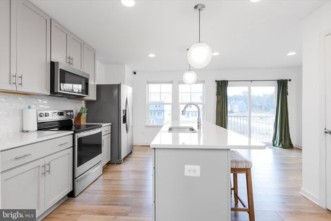 18 NEEDLE COURT BUNKER HILL WV 25413