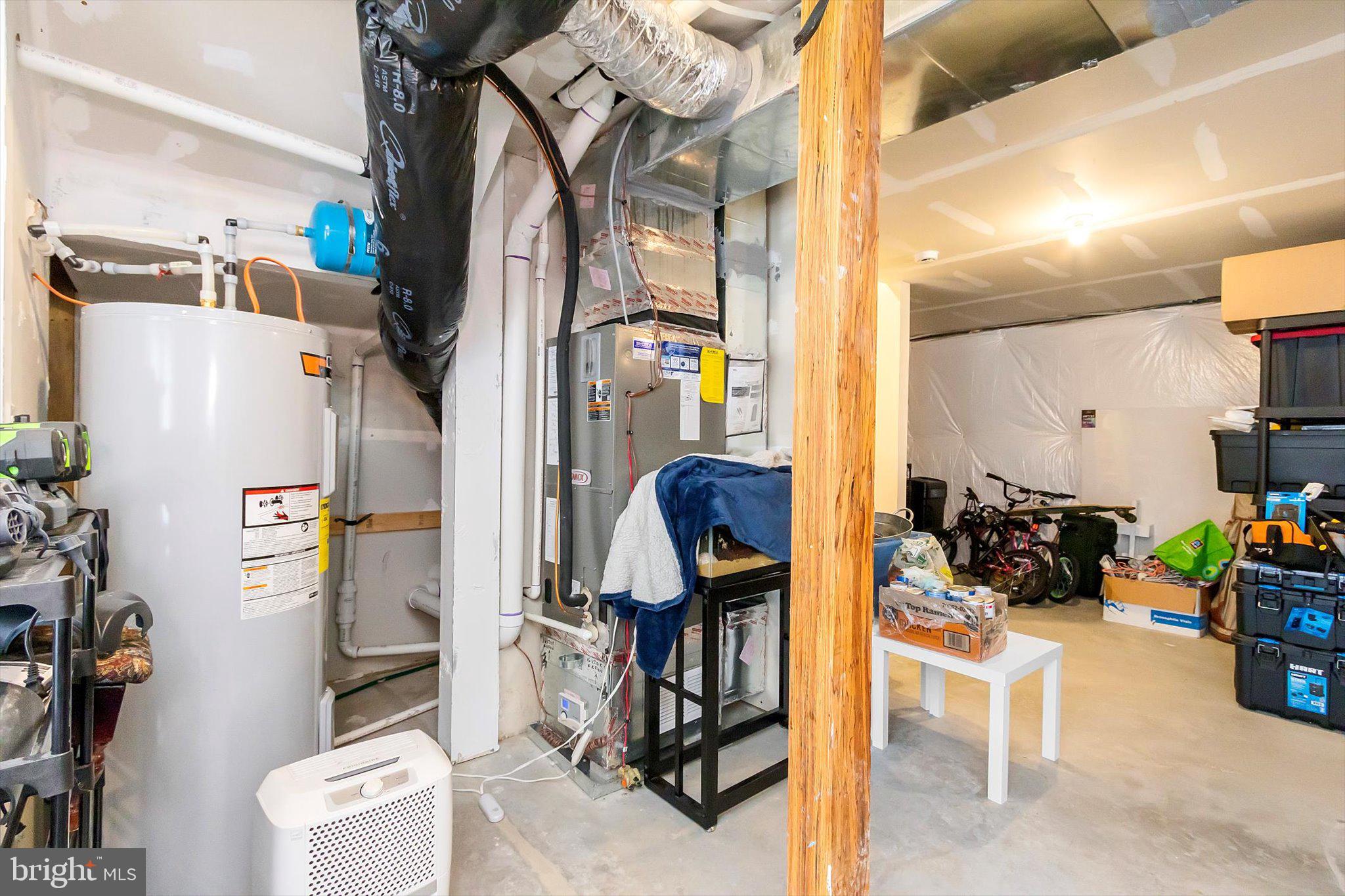 WHISPERING PINES - Residential