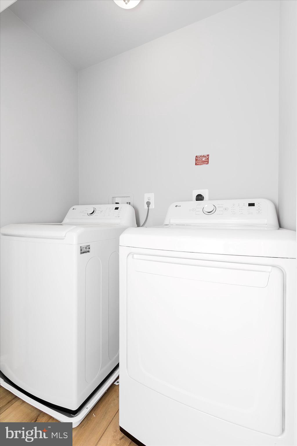 WHISPERING PINES - Residential