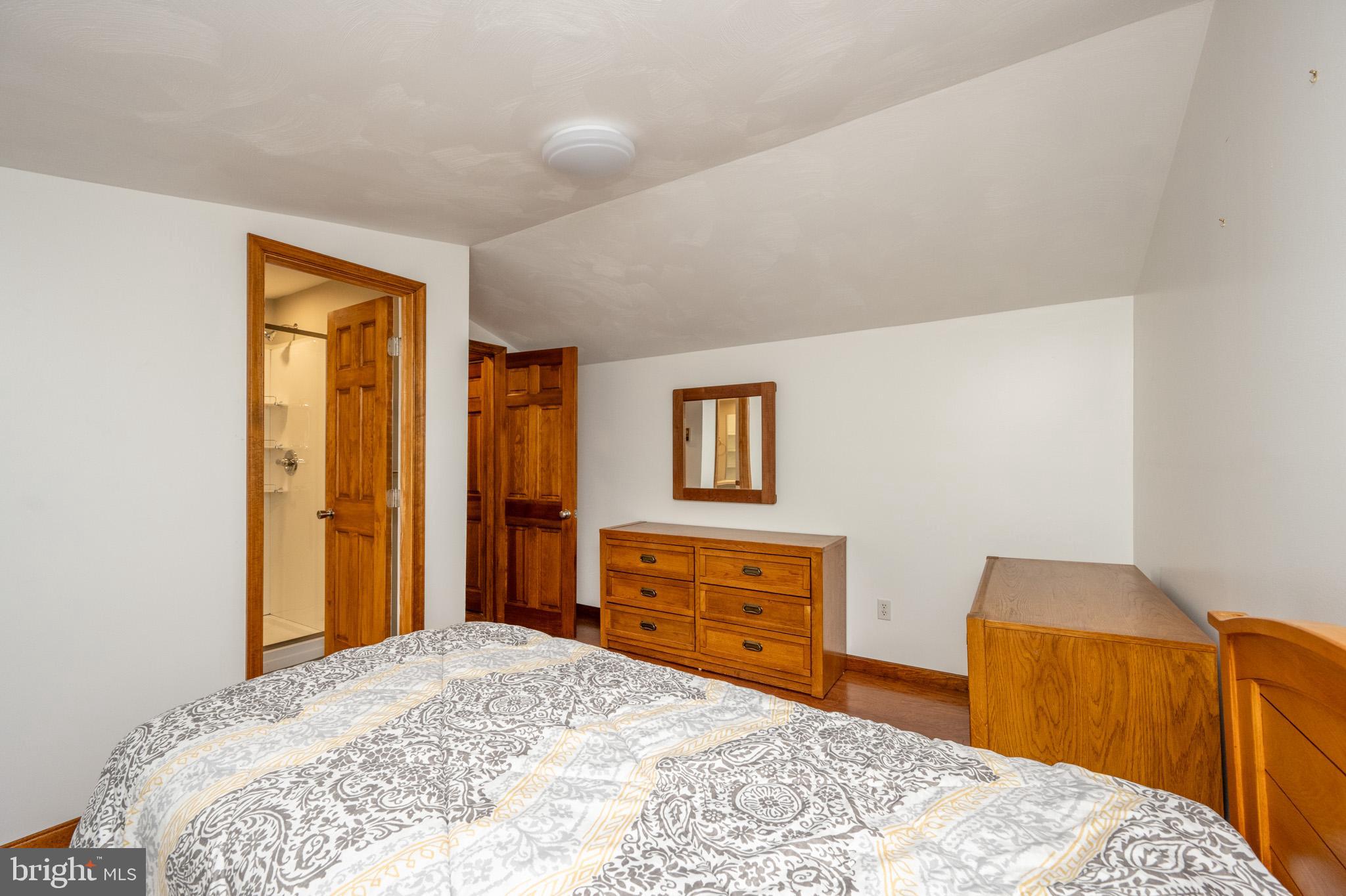 LAKE SHORE DRIVE - Residential