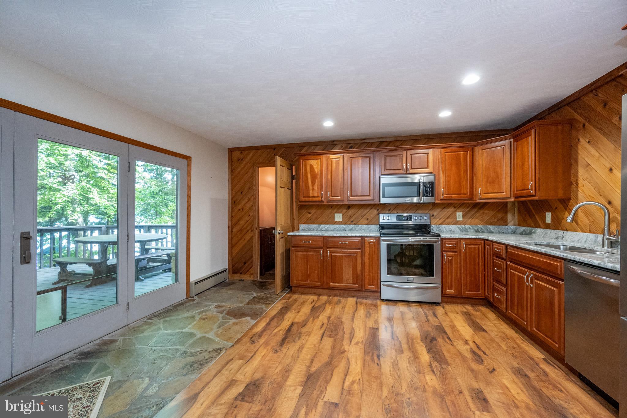 LAKE SHORE DRIVE - Residential